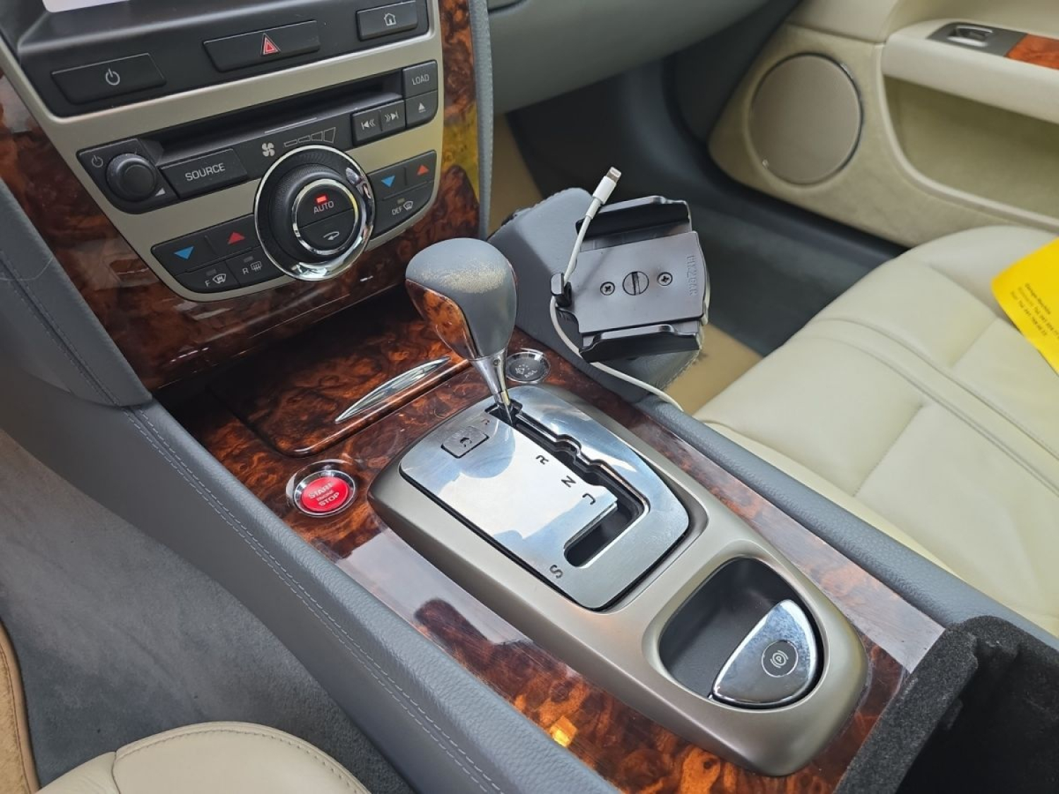 JAGUAR XK Coupé 4.2 V8-image-12