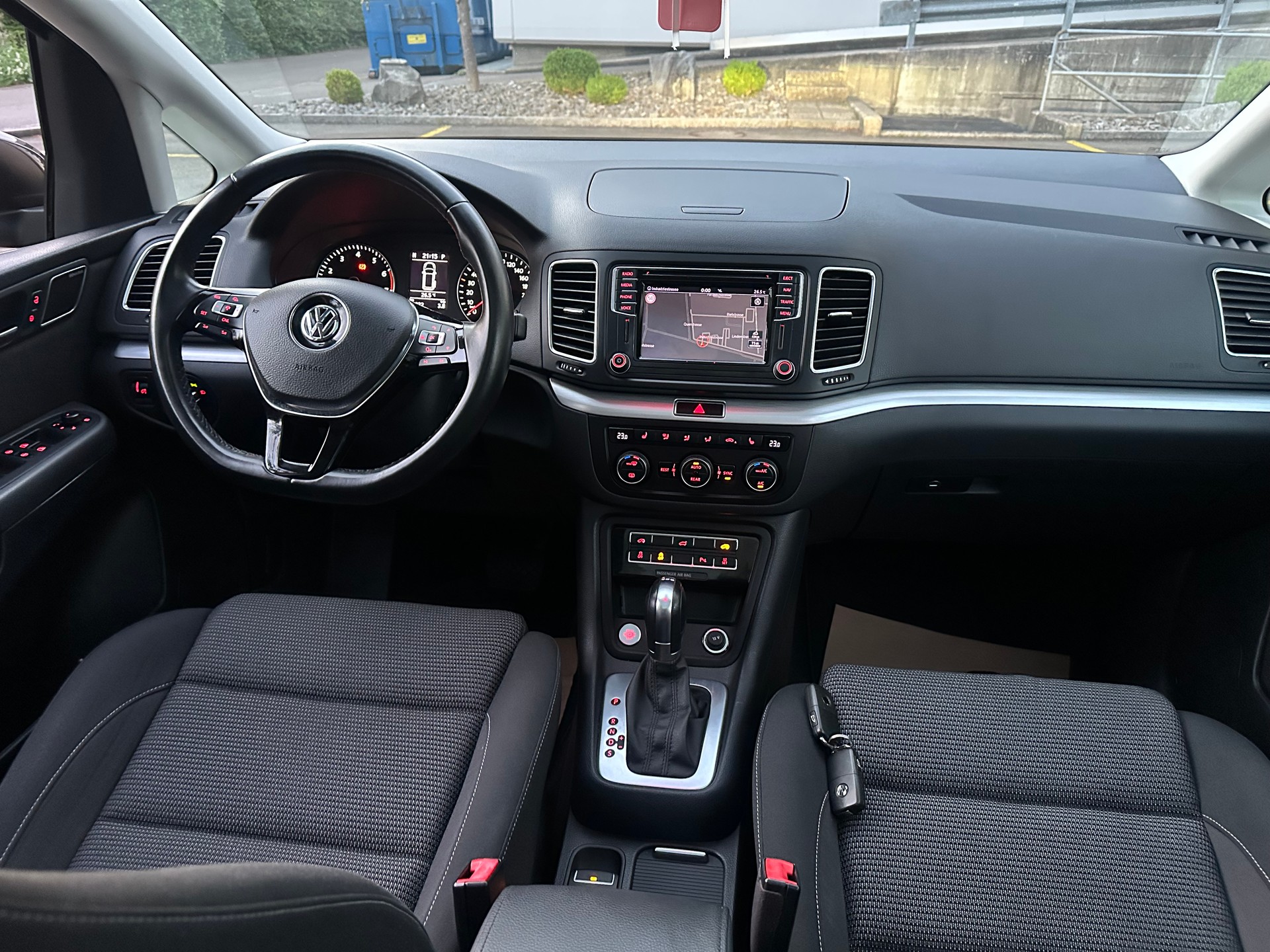 VW Sharan 2.0 TSI BMT Comfortline 7-Sitzer-image-12