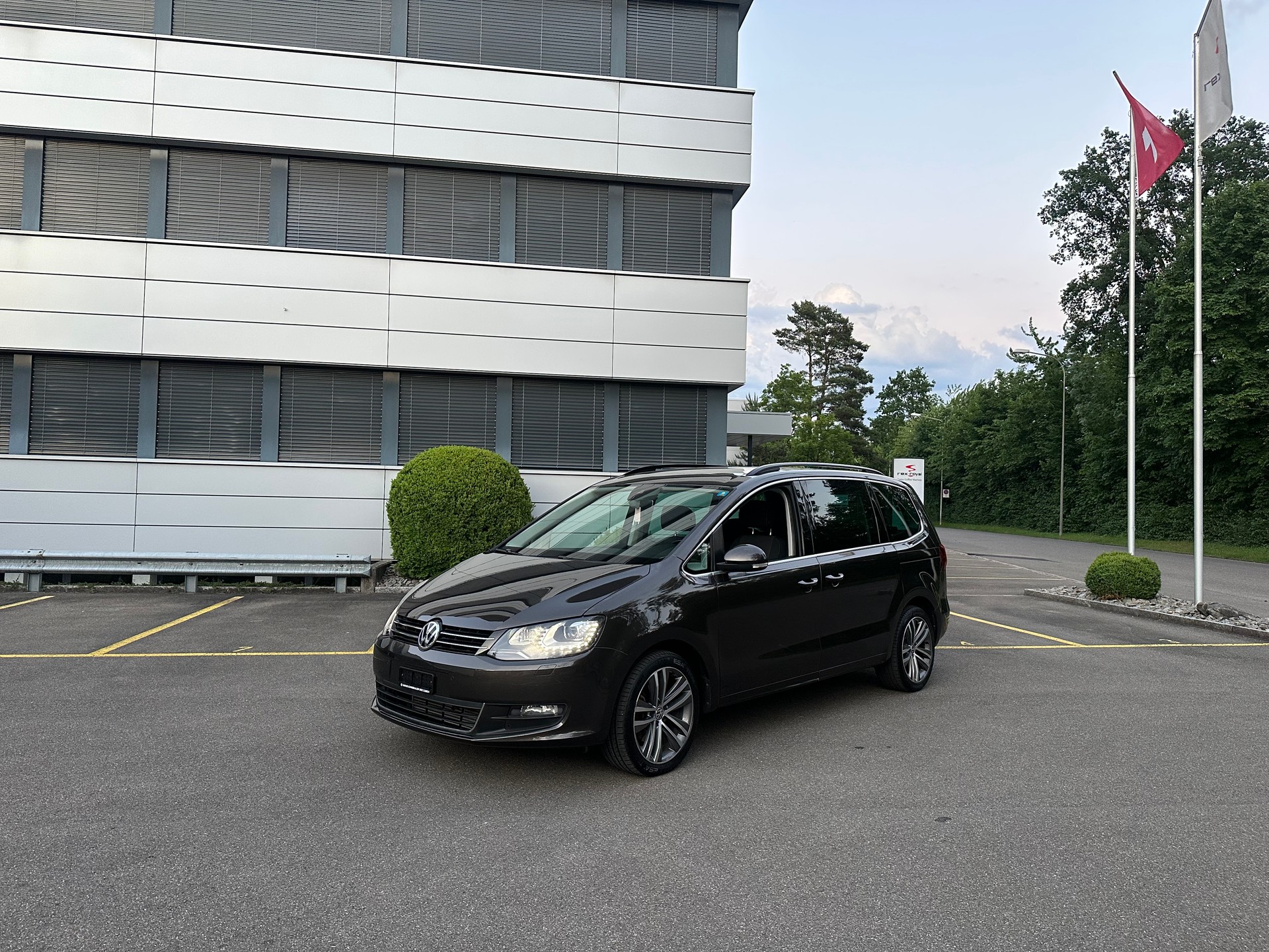 VW Sharan 2.0 TSI BMT Comfortline 7-Sitzer-image-14