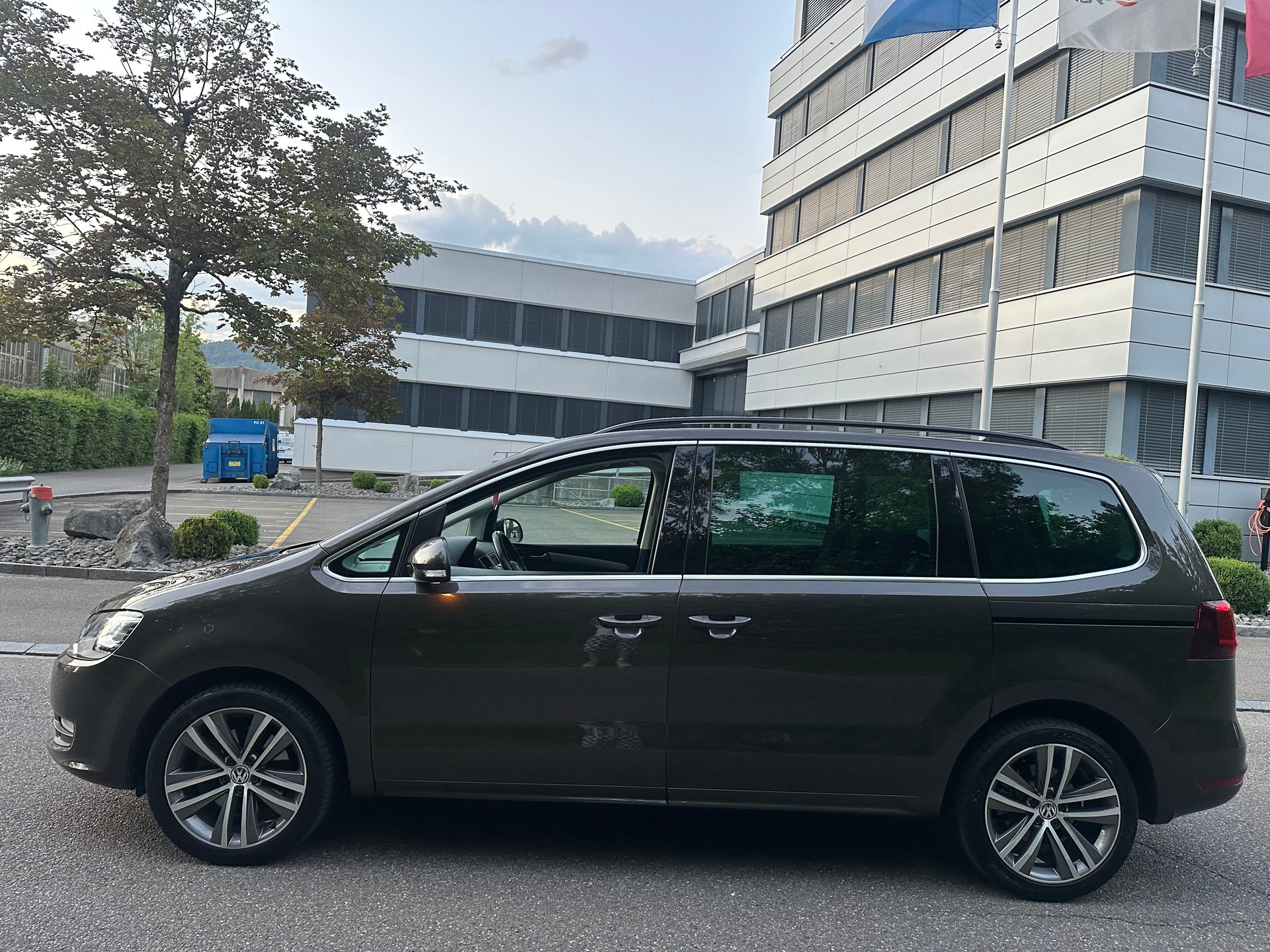 VW Sharan 2.0 TSI BMT Comfortline 7-Sitzer-image-3