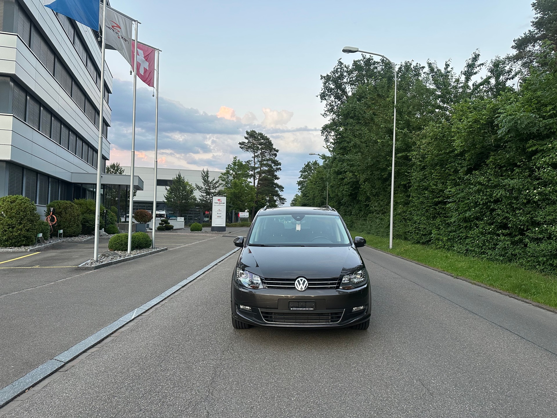 VW Sharan 2.0 TSI BMT Comfortline 7-Sitzer-image-2