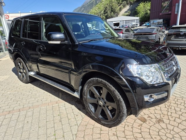 MITSUBISHI Pajero 3.2 DI-D Style Automatic-showroom-element-1
