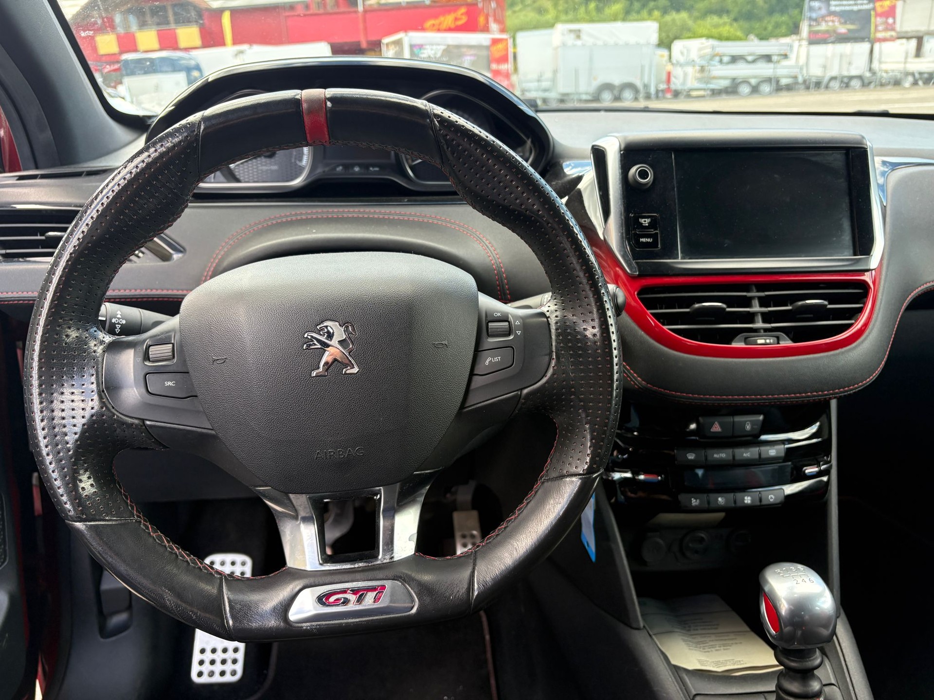 PEUGEOT 208 1.6 Turbo GTi-image-5