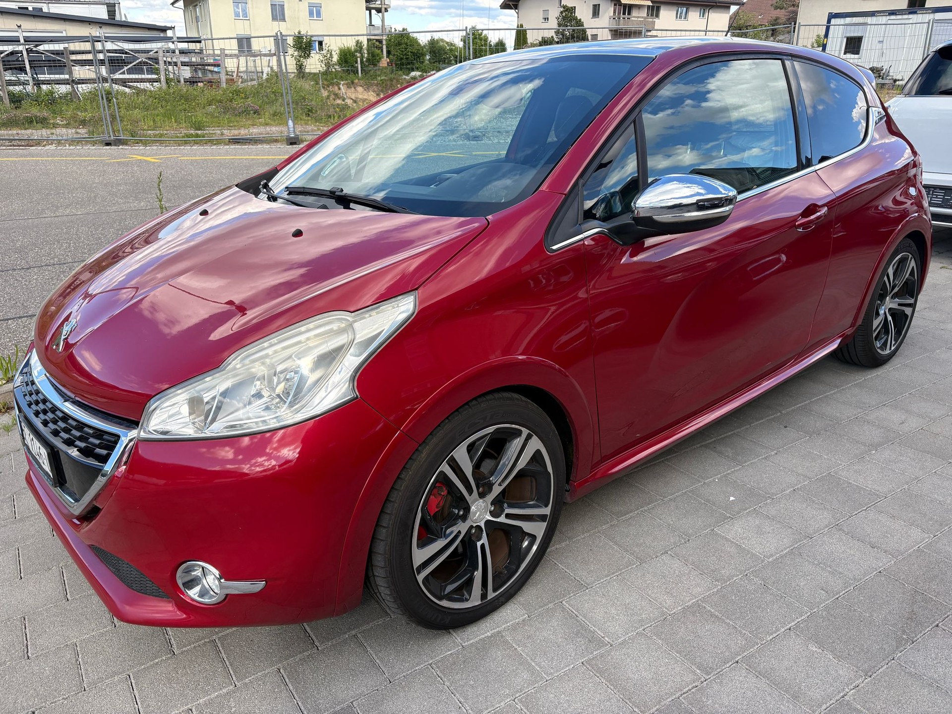 PEUGEOT 208 1.6 Turbo GTi-image-2