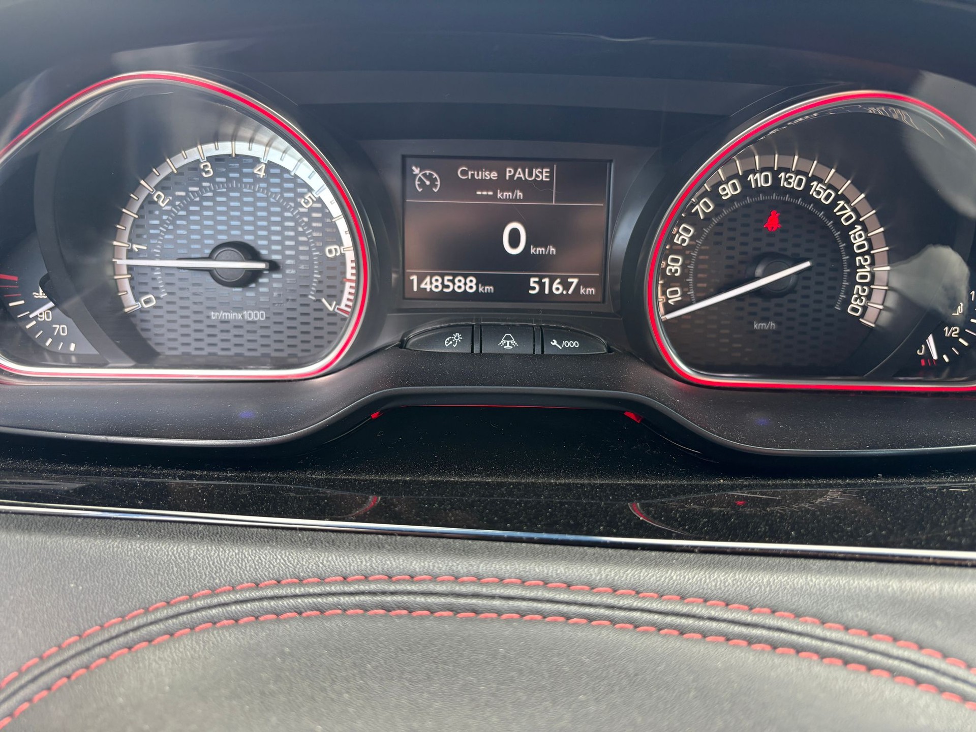 PEUGEOT 208 1.6 Turbo GTi-image-6