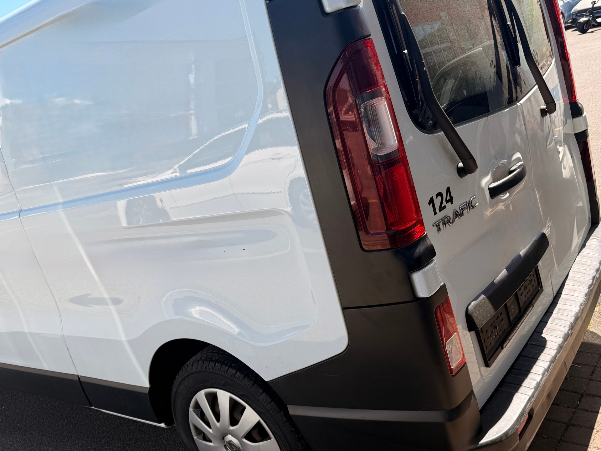 RENAULT Trafic 1.6 dCi 120 2.9t Business L2H1-image-3
