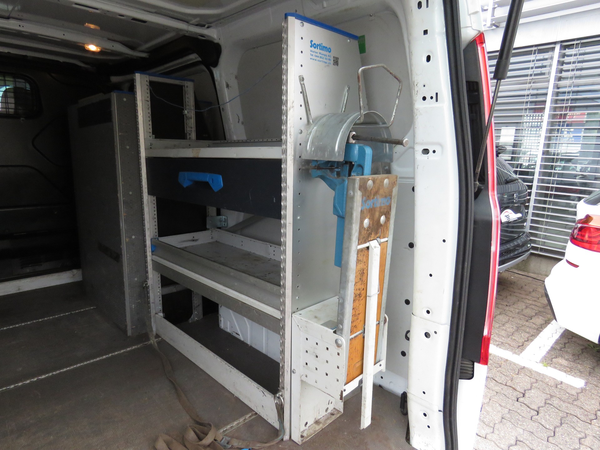 FORD Transit Custom Van 340 L1H1 Trend 3-Plätzer Automat-image-11