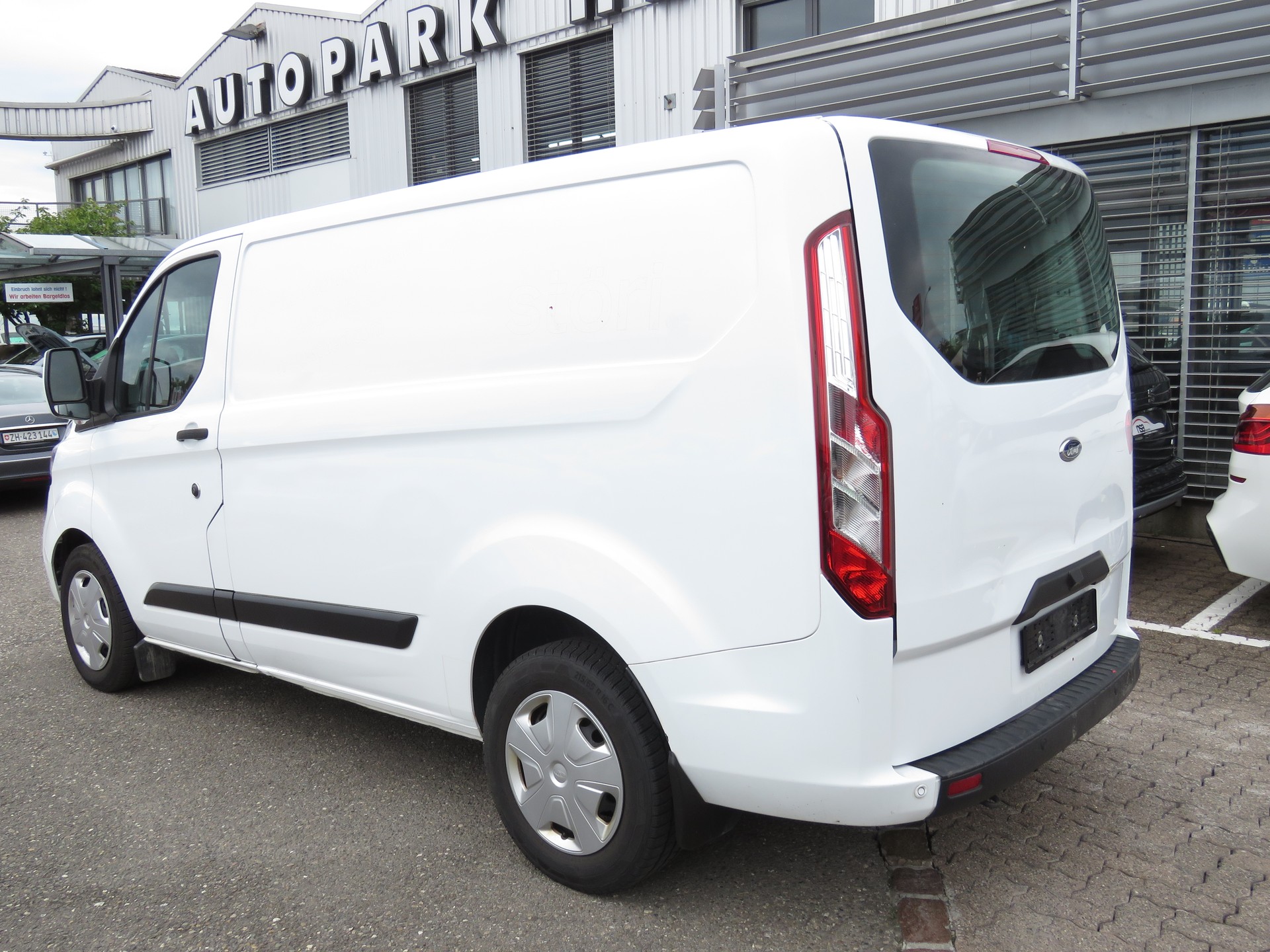 FORD Transit Custom Van 340 L1H1 Trend 3-Plätzer Automat-image-5