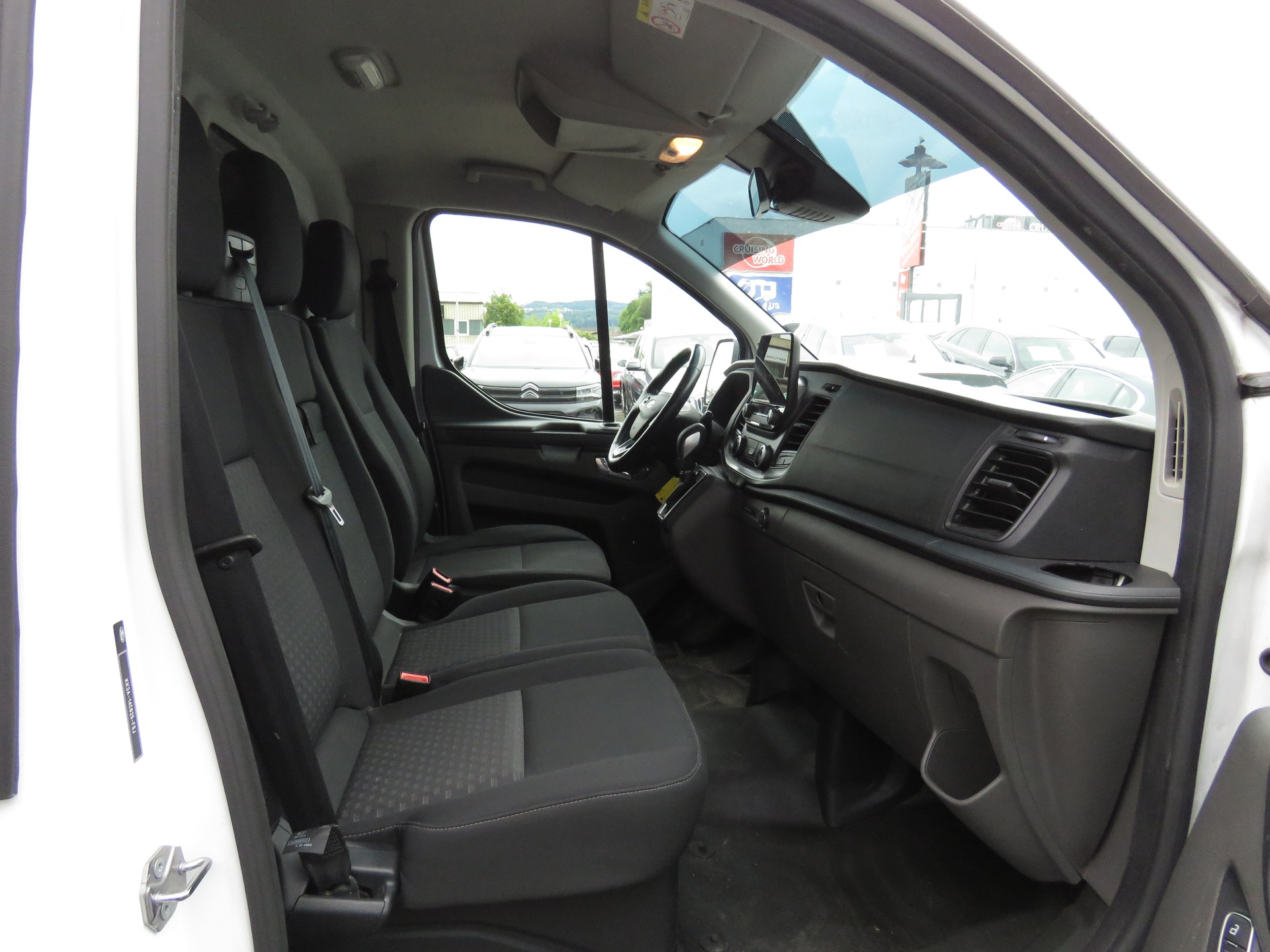 FORD Transit Custom Van 340 L1H1 Trend 3-Plätzer Automat-image-8