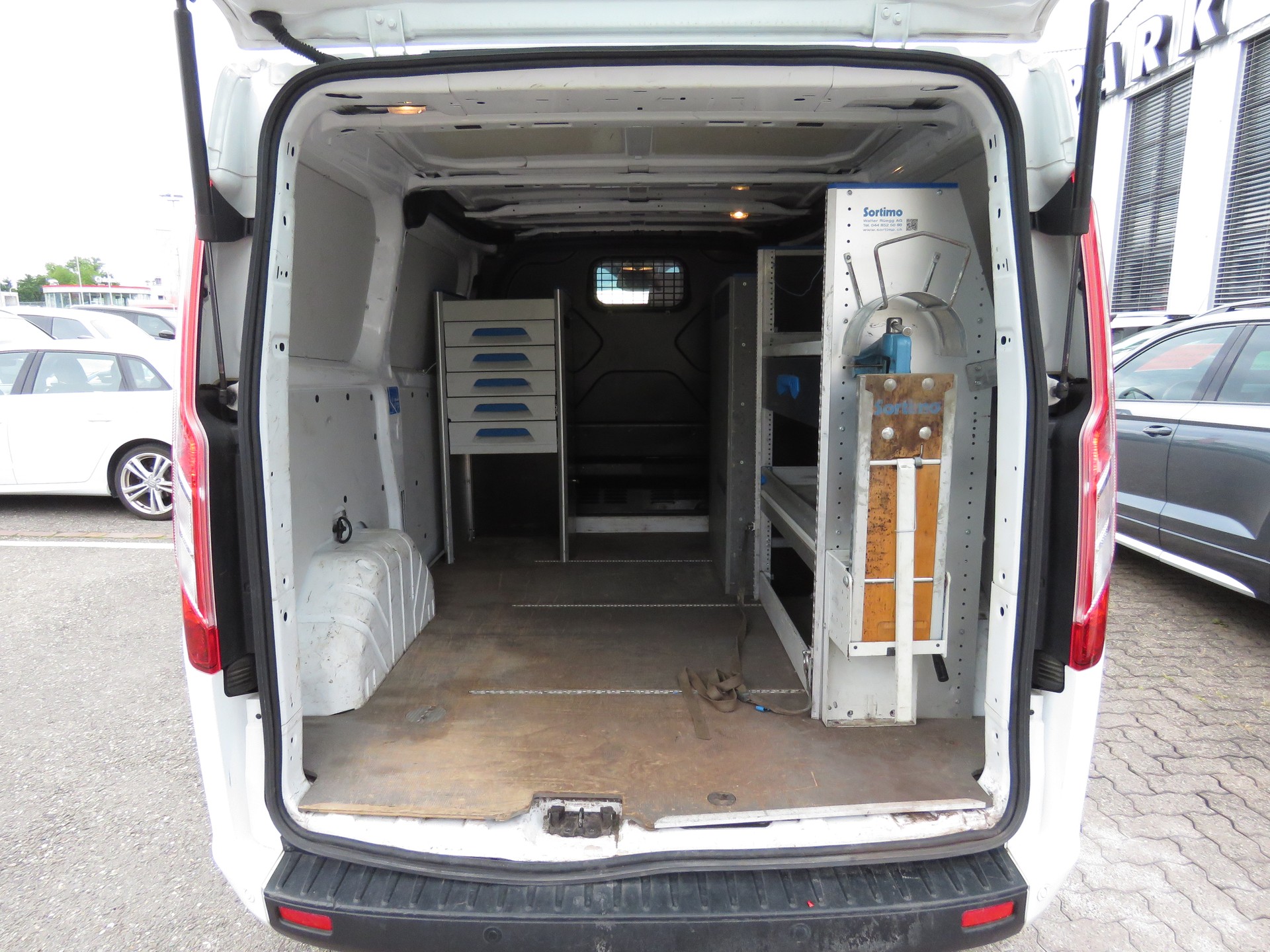 FORD Transit Custom Van 340 L1H1 Trend 3-Plätzer Automat-image-10