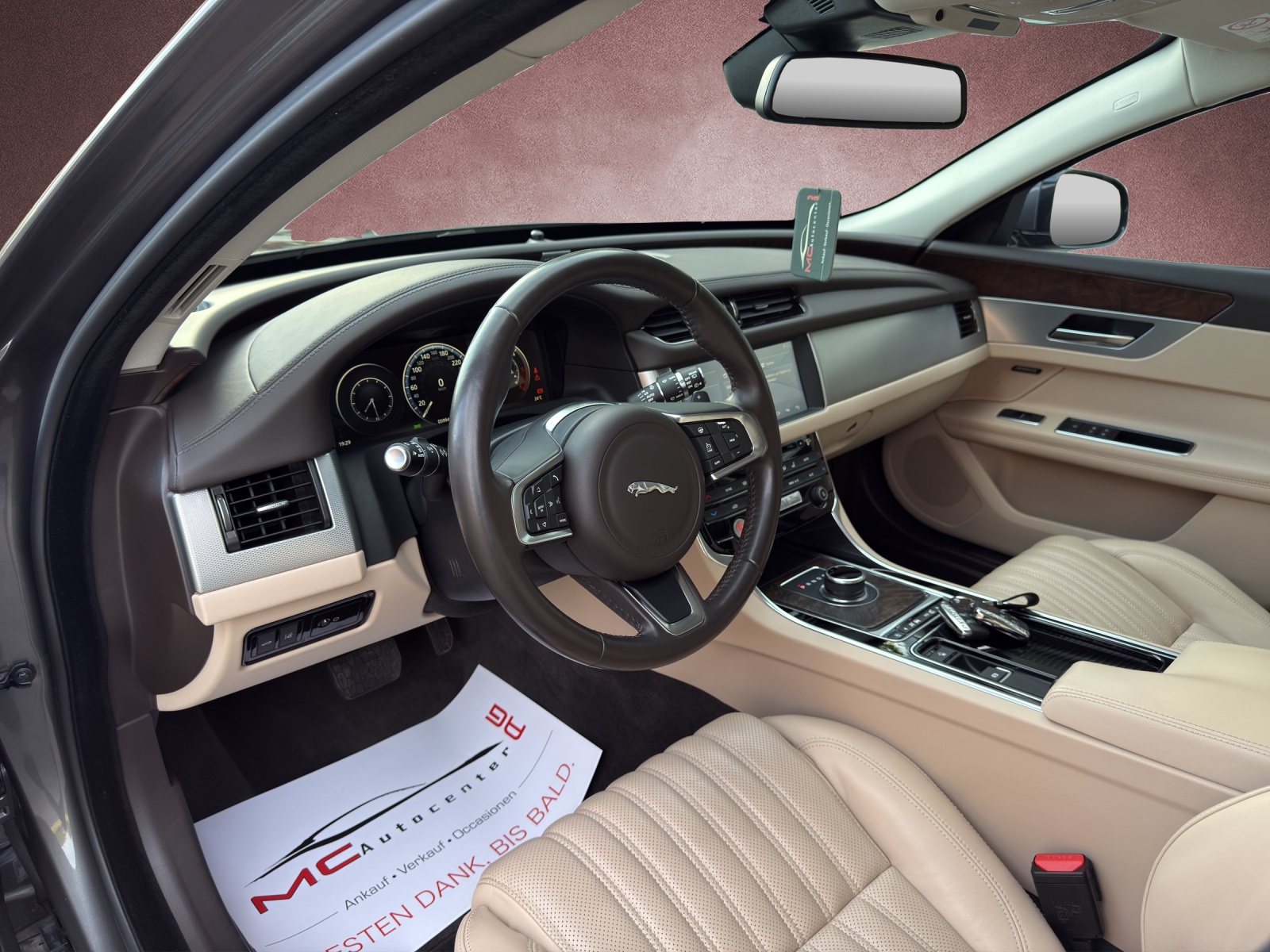 JAGUAR XF Sportbrake 25d Portfolio AWD Automatic-image-6