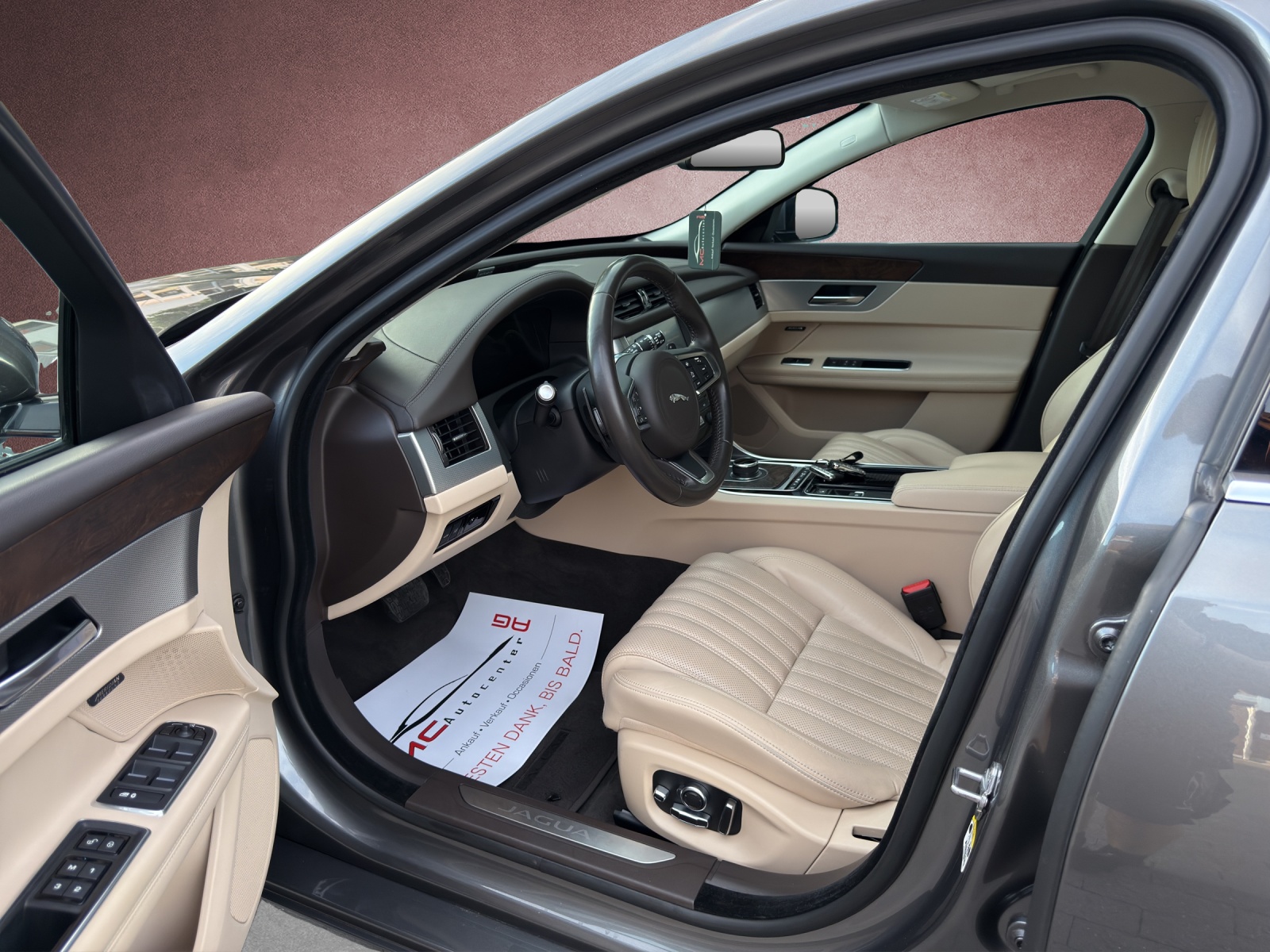 JAGUAR XF Sportbrake 25d Portfolio AWD Automatic-image-5