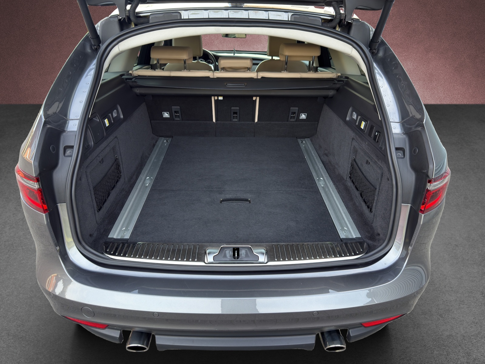 JAGUAR XF Sportbrake 25d Portfolio AWD Automatic-image-13