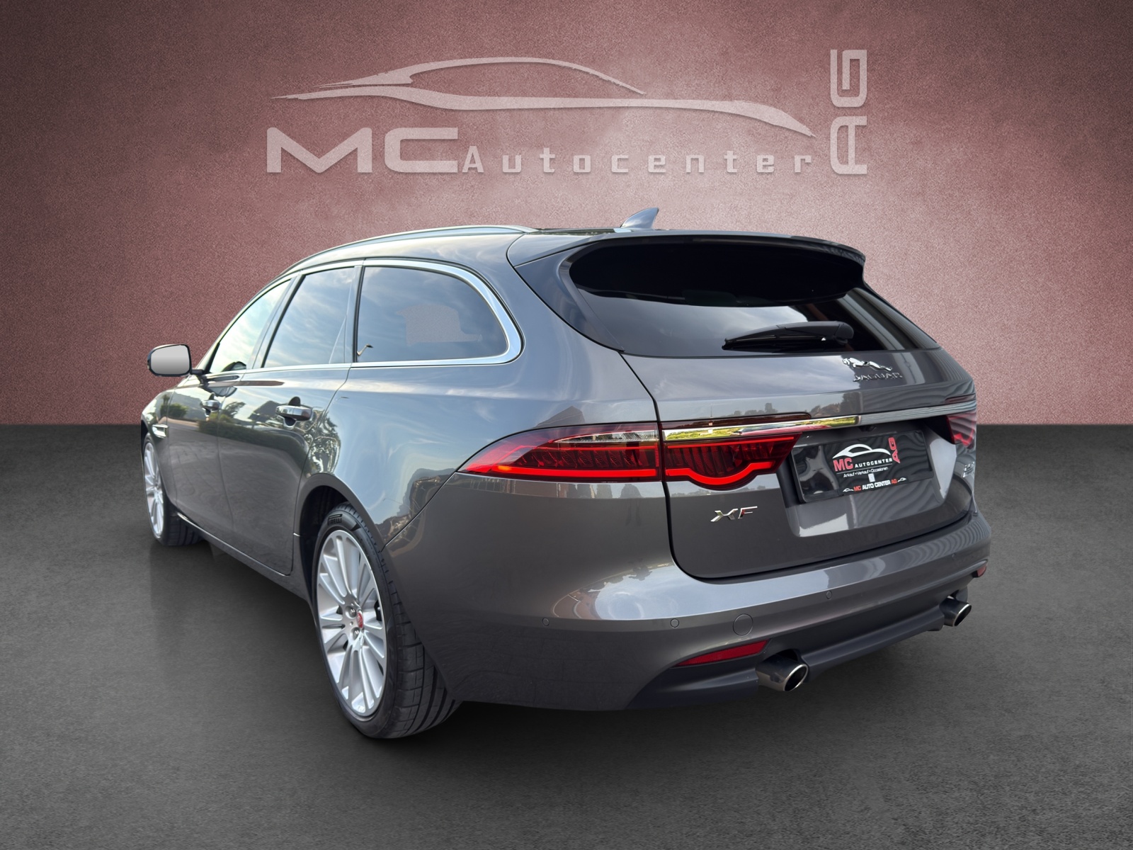 JAGUAR XF Sportbrake 25d Portfolio AWD Automatic-image-2