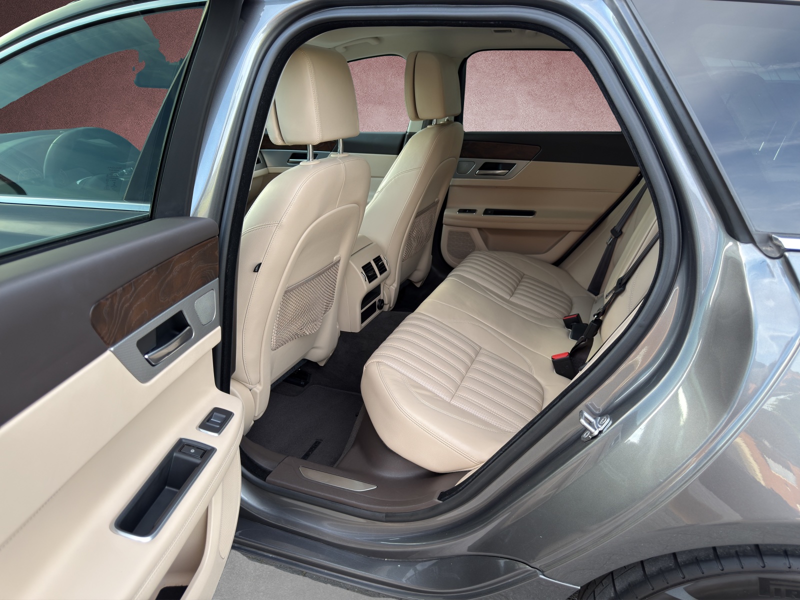 JAGUAR XF Sportbrake 25d Portfolio AWD Automatic-image-7