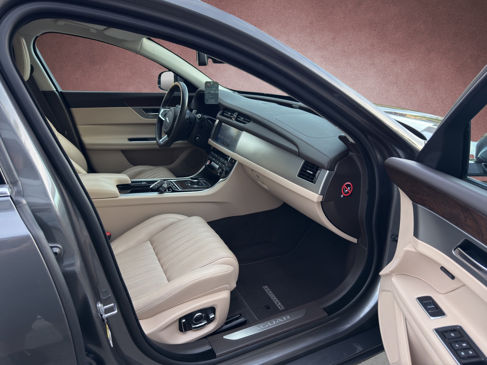 JAGUAR XF Sportbrake 25d Portfolio AWD Automatic-image-11