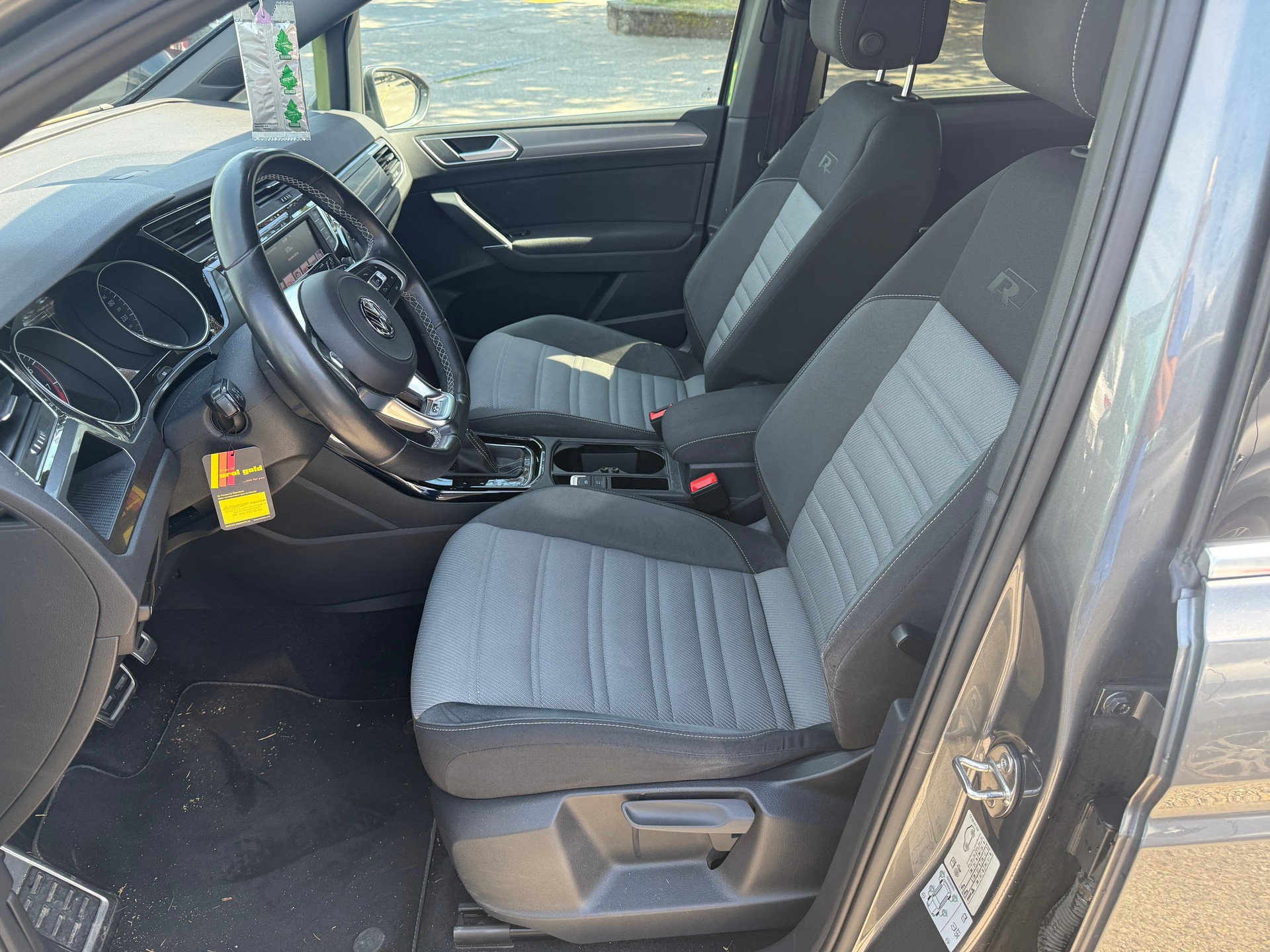 VW Touran 1.4 TSI BlueMotion Technology Highline DSG-image-8