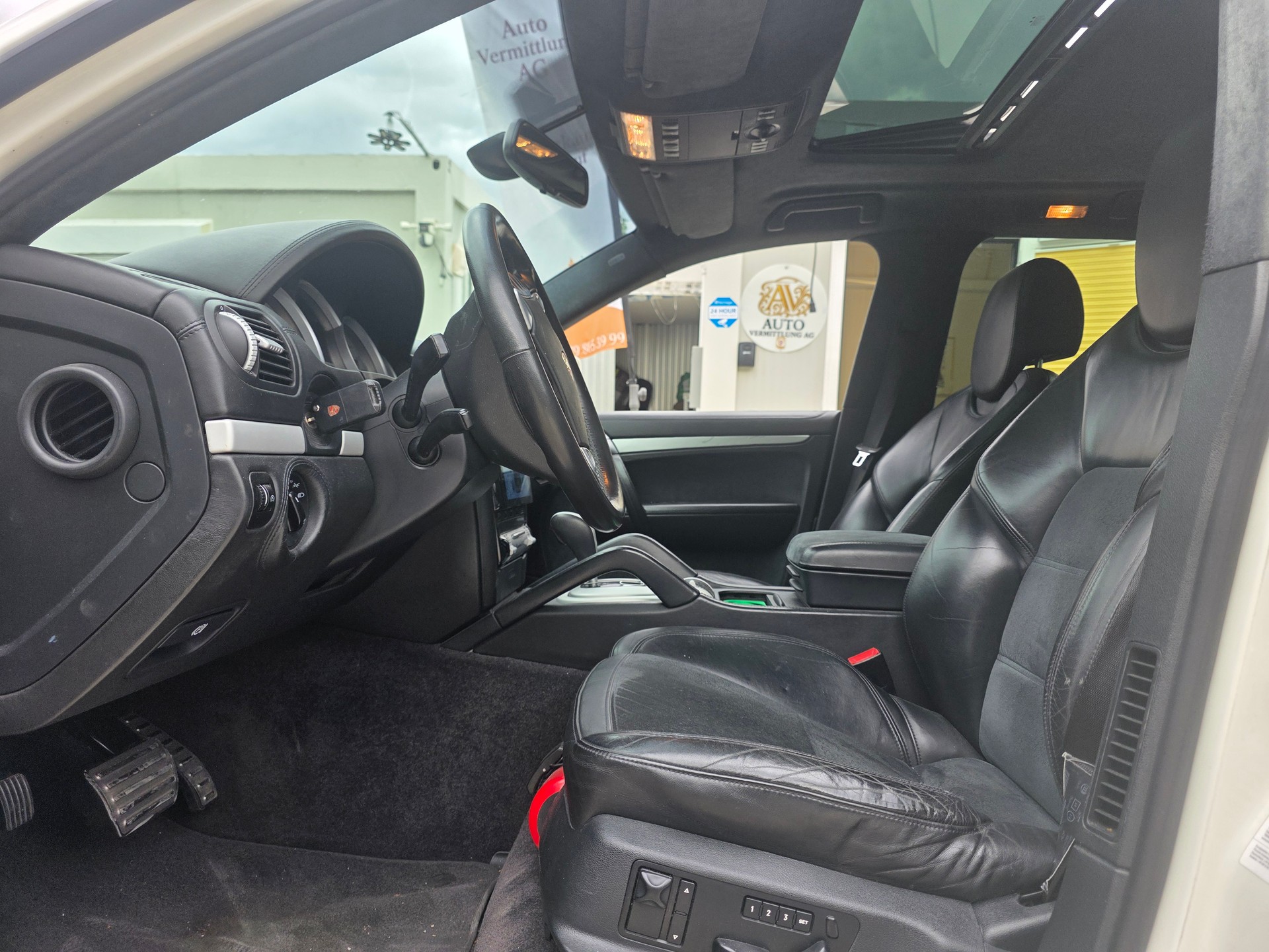 PORSCHE Cayenne GTS Tiptronic Frisch ab MFK / Frisch ab Service / Gratis Lieferung / KANN AUCH ABPLATZ GEKAUFT WERDEN-image-9