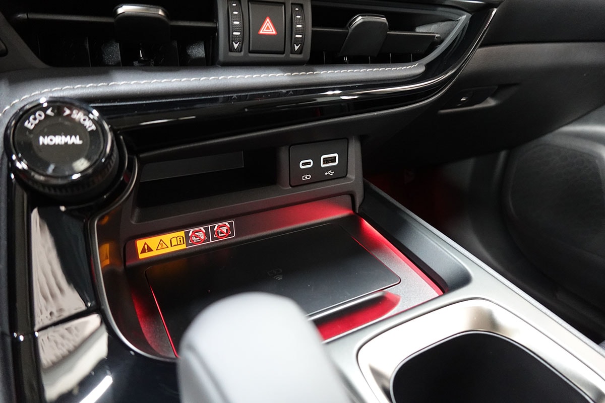 LEXUS NX 450h+ E-FOUR Comfort Pack Interieur-image-15