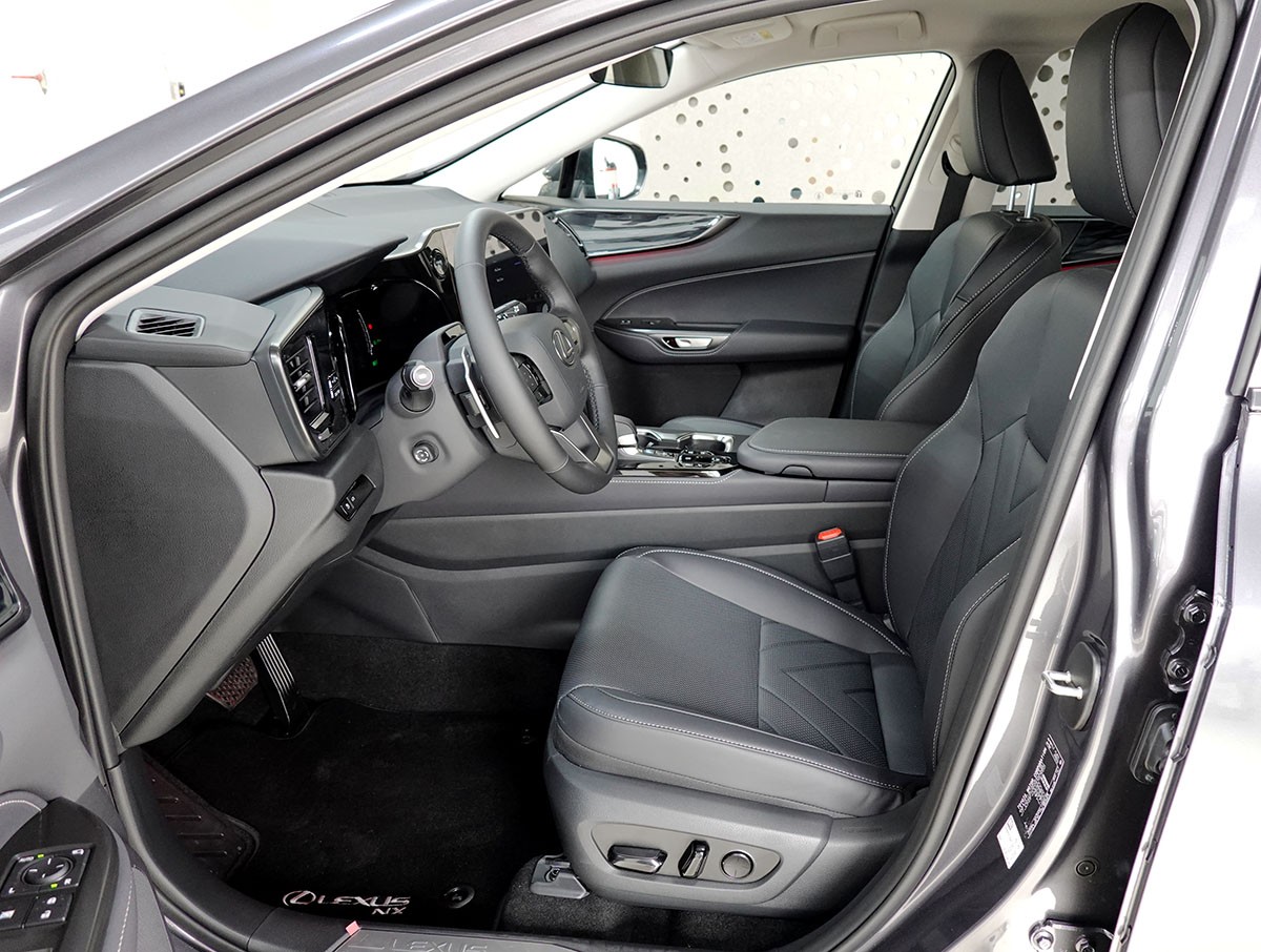 LEXUS NX 450h+ E-FOUR Comfort Pack Interieur-image-6