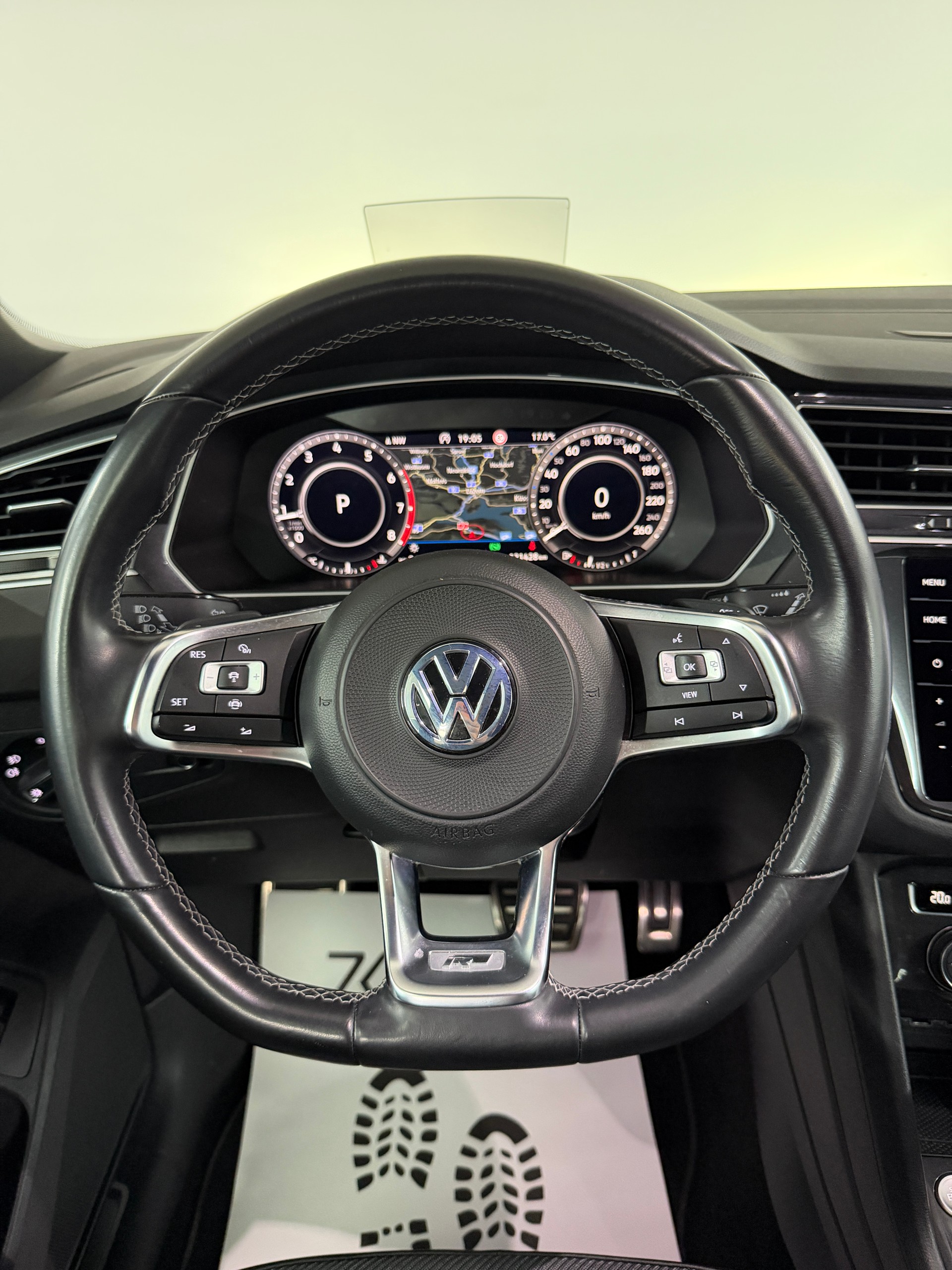 VW Tiguan 2.0TSI High. R-Line 230PS Deep Black 4Motion DSG / 360° Cam / Head-Up-Display / Keyless / Dynamiklenkung / 20J Suzuka /-image-11