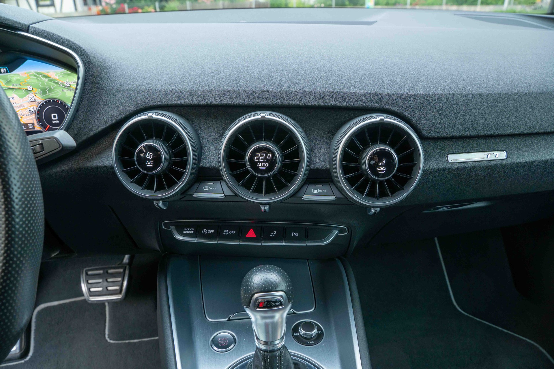 AUDI TT Coupé 1.8 TFSI S-Line S-tronic-image-9