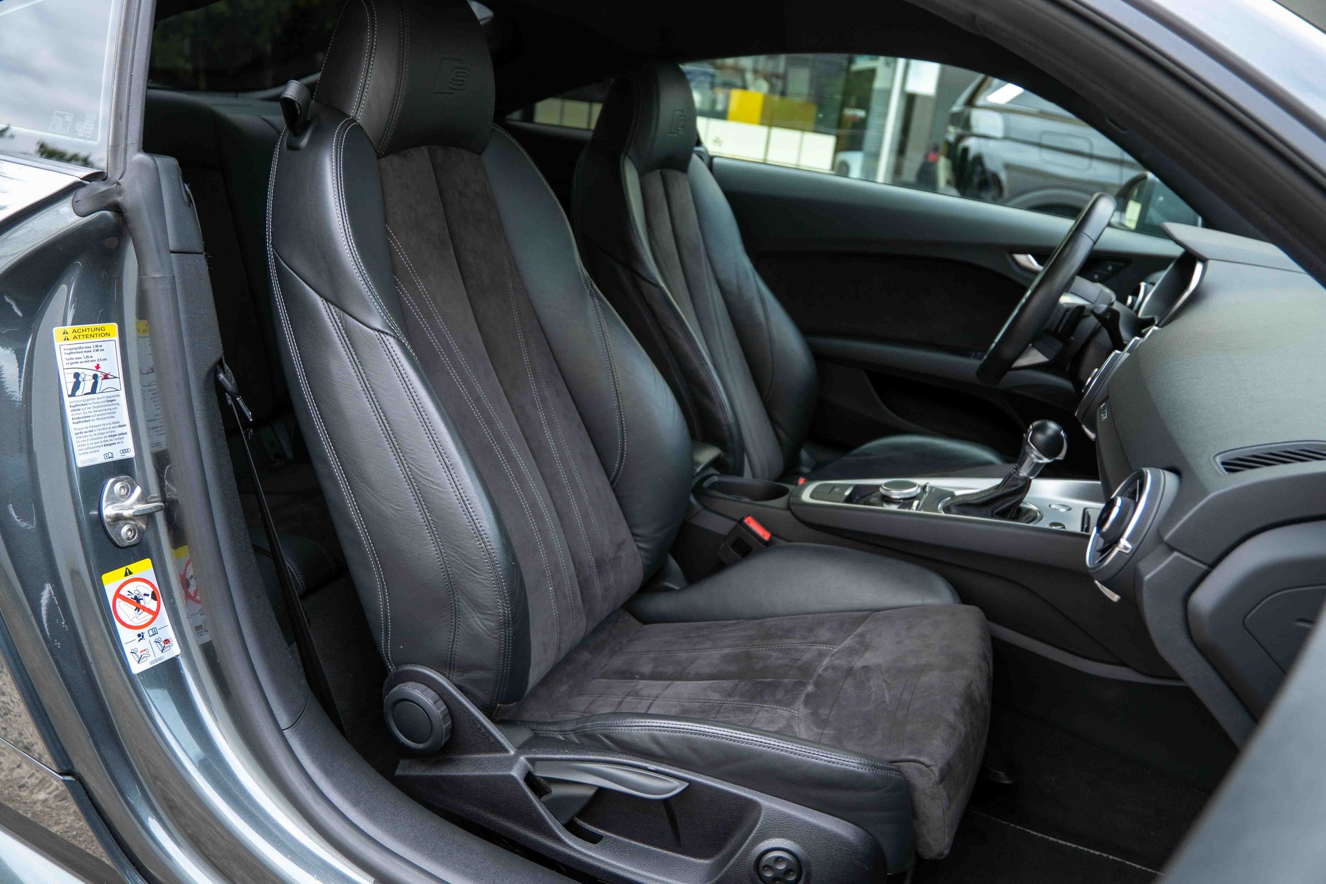 AUDI TT Coupé 1.8 TFSI S-Line S-tronic-image-13