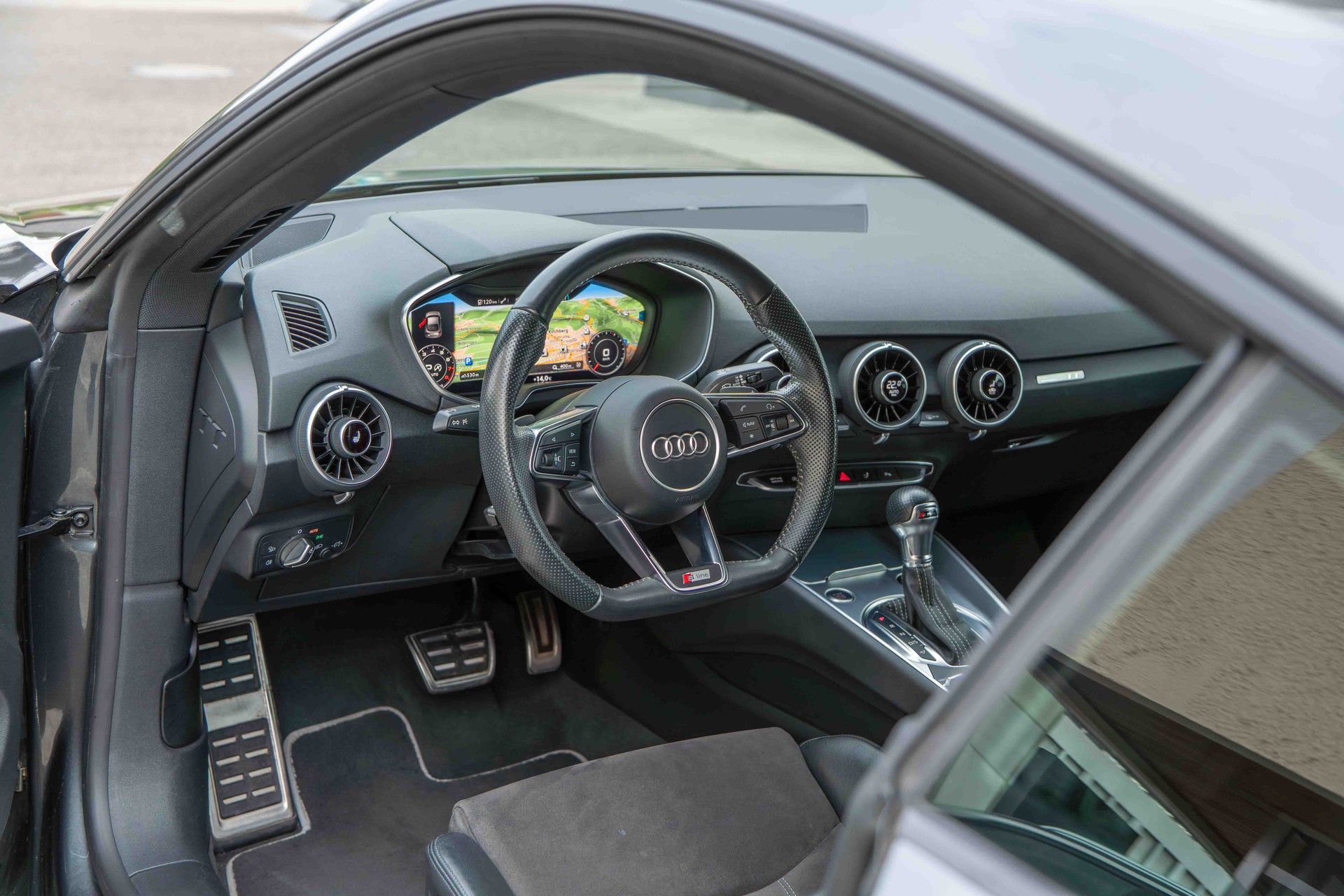AUDI TT Coupé 1.8 TFSI S-Line S-tronic-image-8