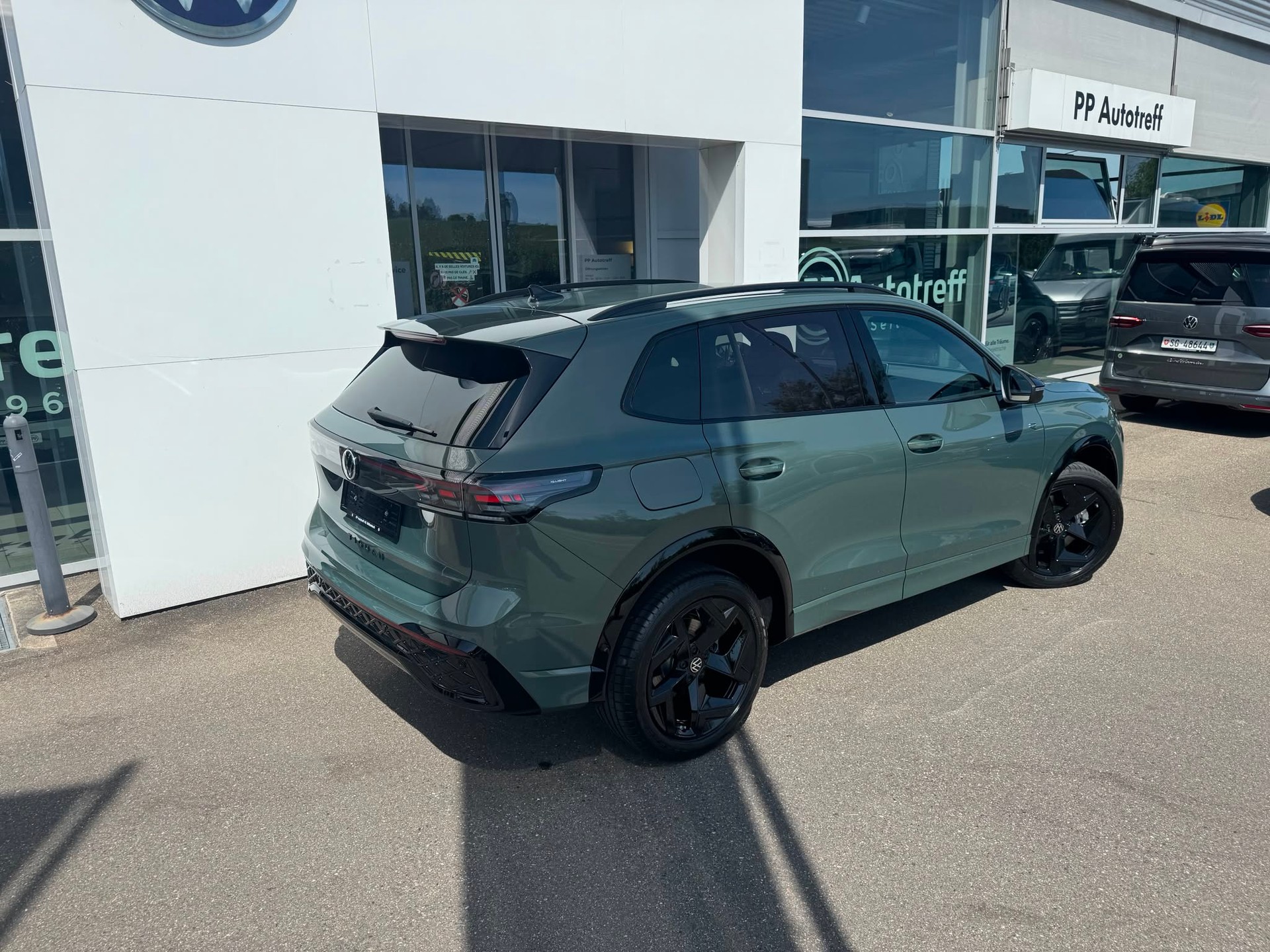 VW Tiguan 2.0 TSI DSG R-Line 4Motion-image-3