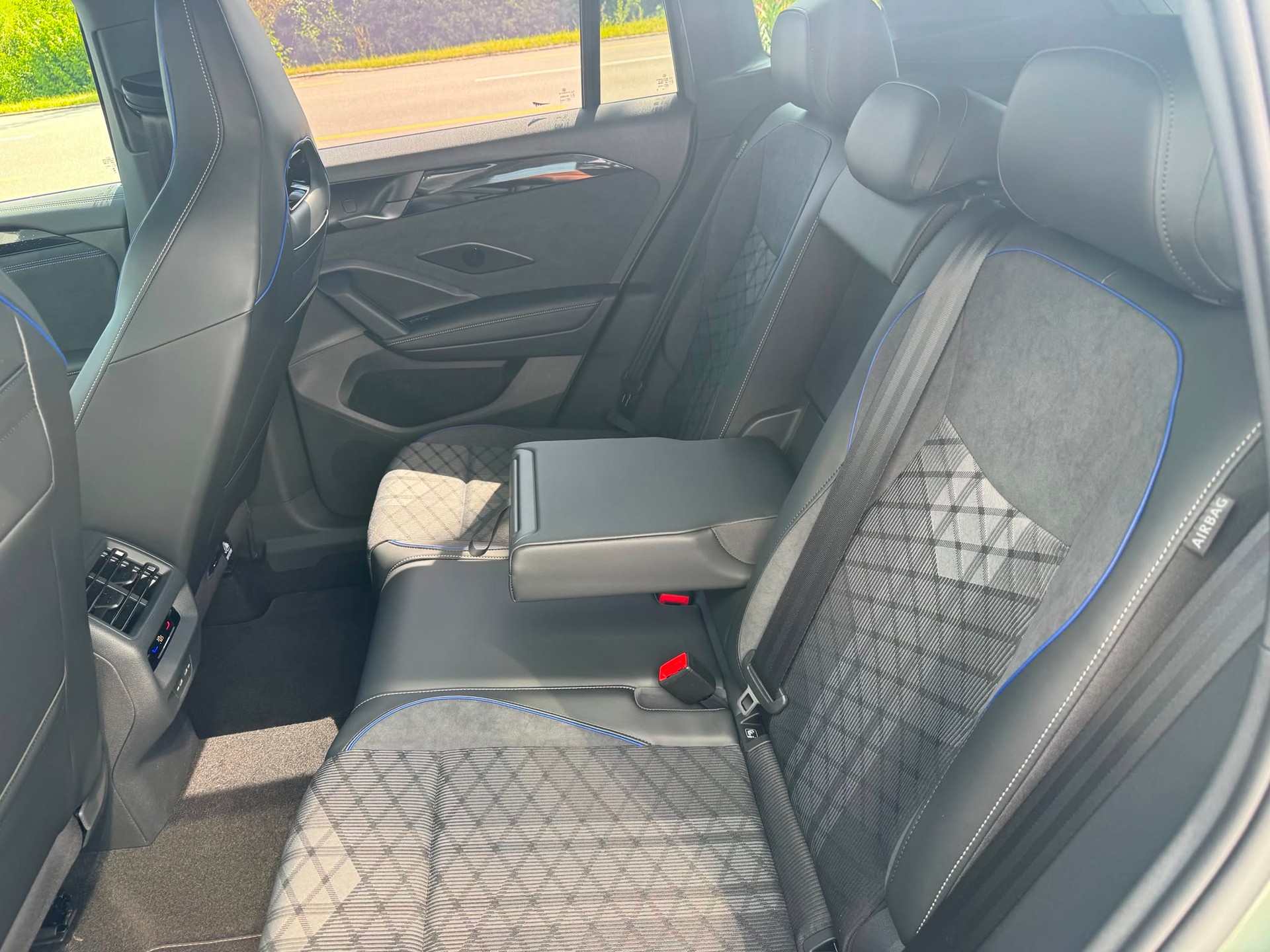 VW Tiguan 2.0 TSI DSG R-Line 4Motion-image-7