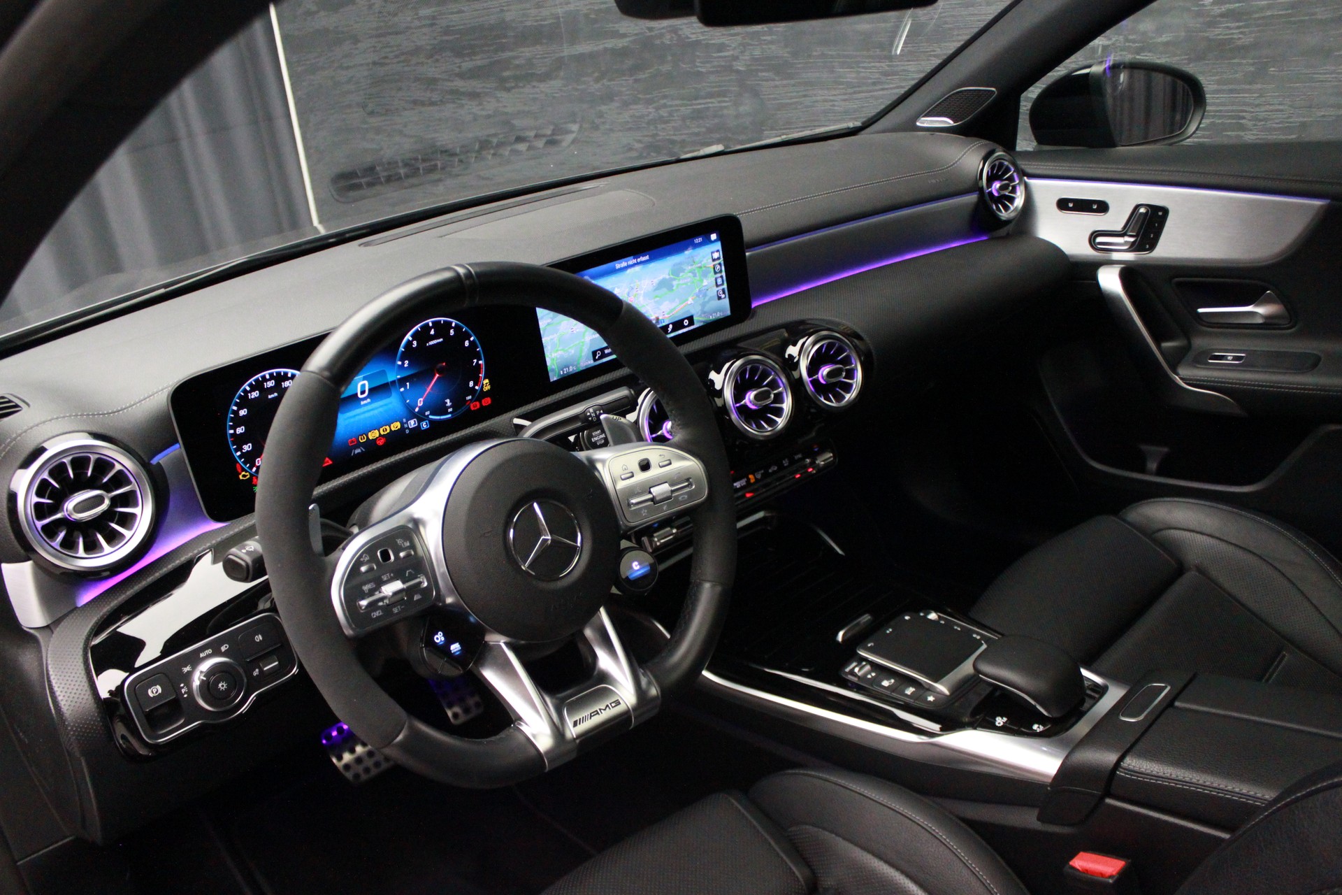 MERCEDES-BENZ A 45 S AMG 4Matic+ Speedshift-image-19