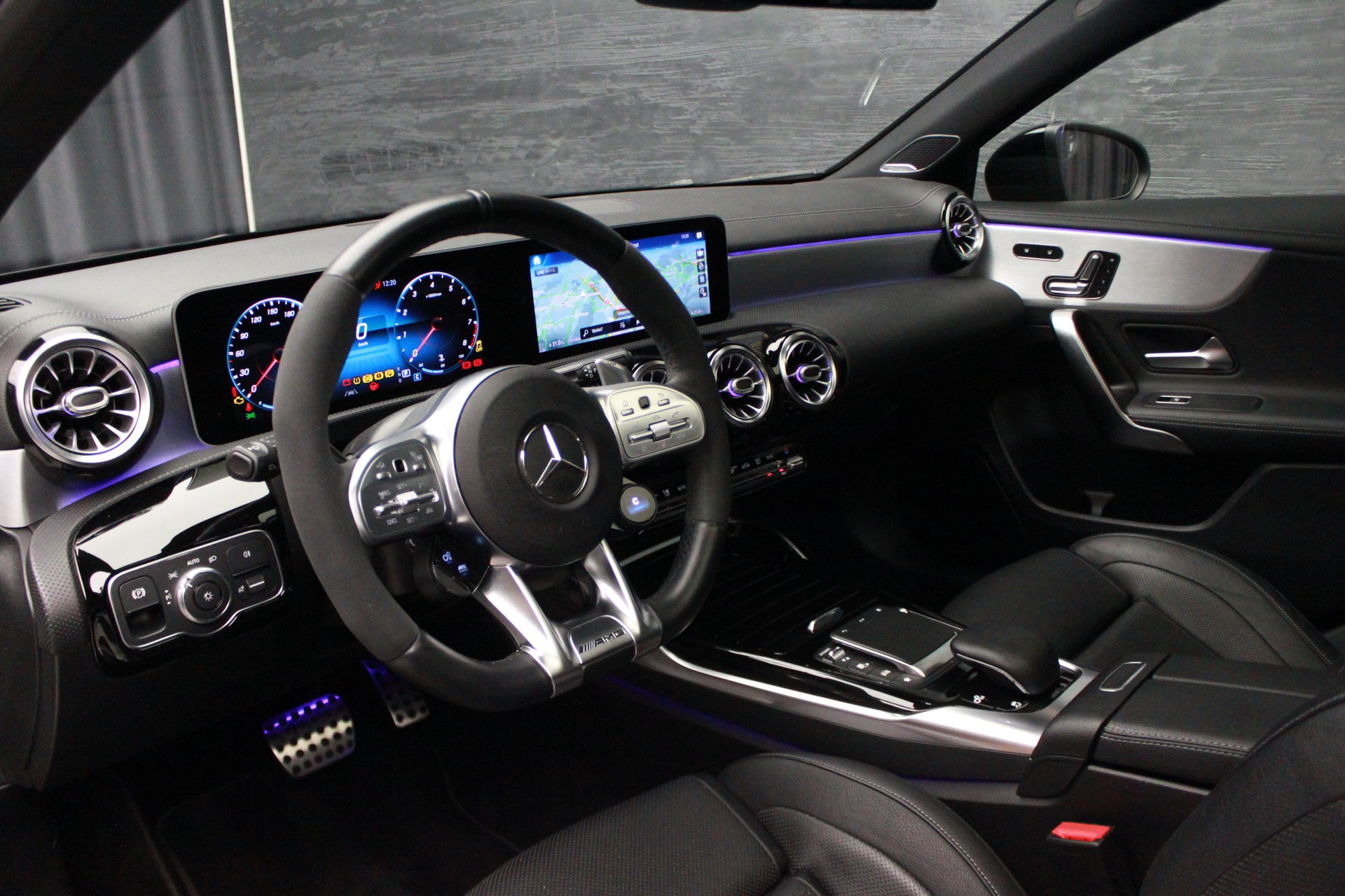 MERCEDES-BENZ A 45 S AMG 4Matic+ Speedshift-image-18