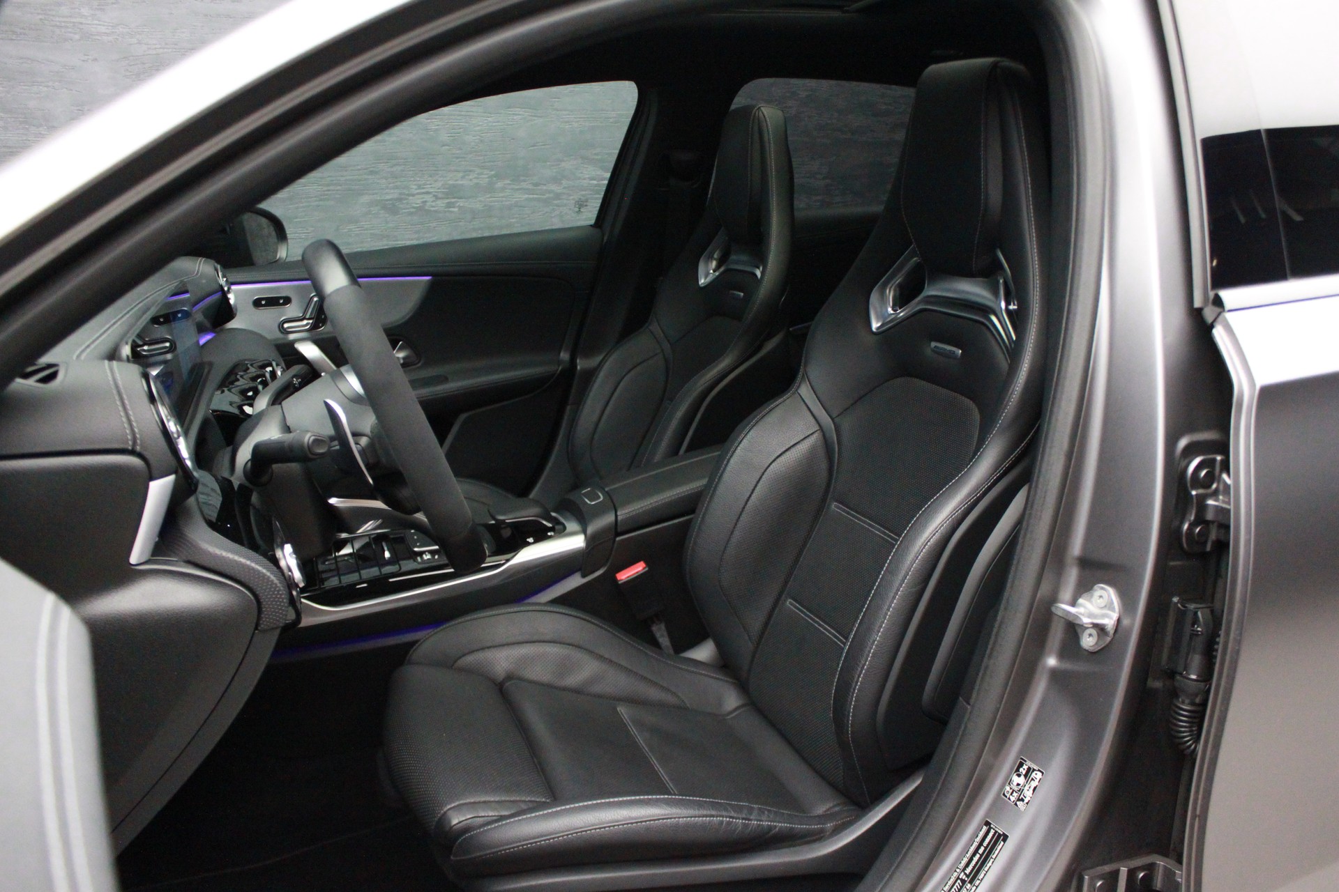 MERCEDES-BENZ A 45 S AMG 4Matic+ Speedshift-image-15