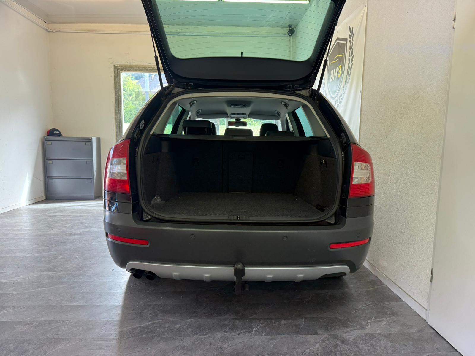 SKODA Octavia Combi 1.8 TSI Scout 4x4 + 1.5T AHK-image-6