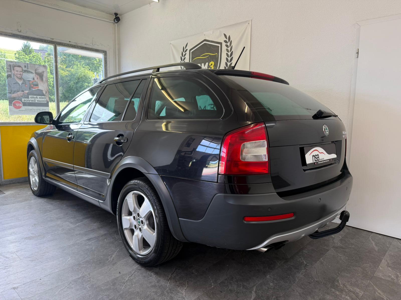 SKODA Octavia Combi 1.8 TSI Scout 4x4 + 1.5T AHK-image-2