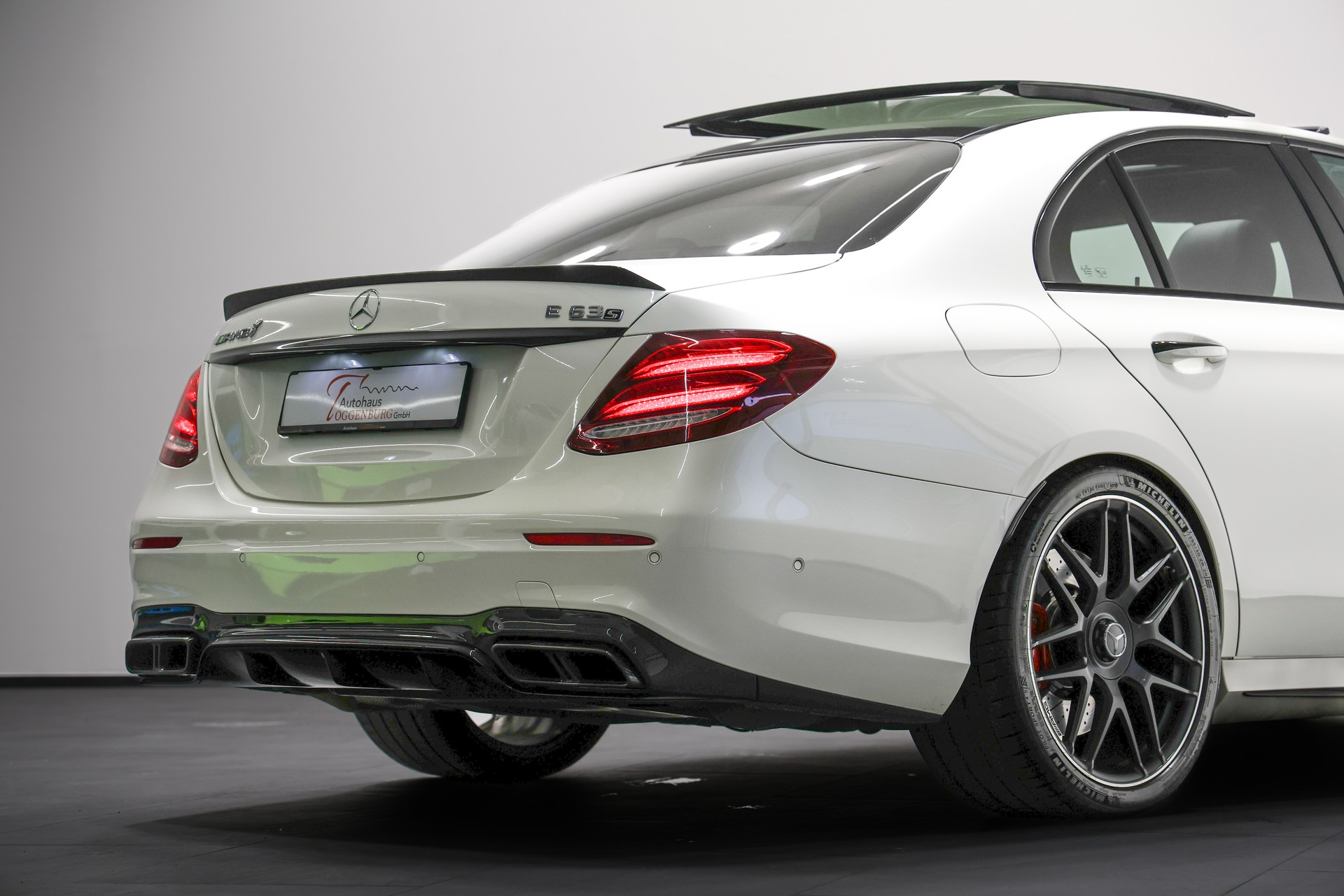 MERCEDES-BENZ E 63 AMG S 4Matic Speedshift MCT *CH-Fahrzeug*Facelift*Carbon Exterieur*-image-12