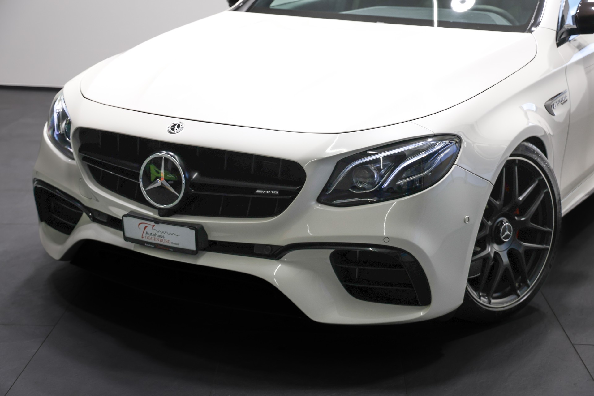 MERCEDES-BENZ E 63 AMG S 4Matic Speedshift MCT *CH-Fahrzeug*Facelift*Carbon Exterieur*-image-10