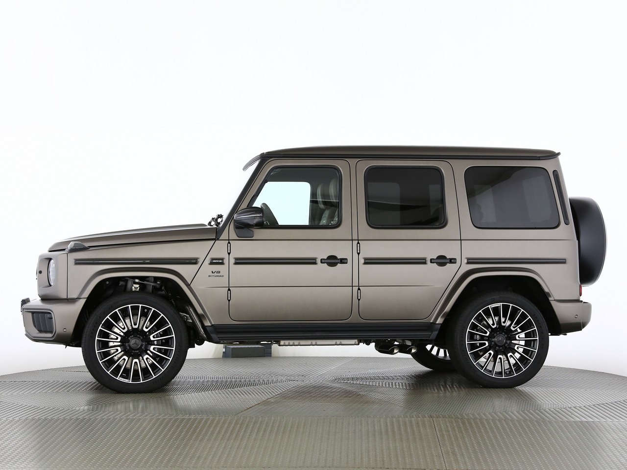 MERCEDES-BENZ G 63 AMG 9G-Tronic-showroom-element-1