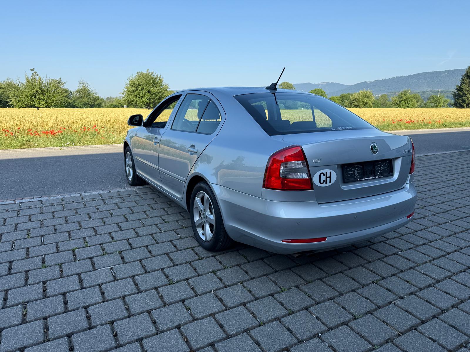 SKODA Octavia 1.4 TSI Elegance DSG-image-4