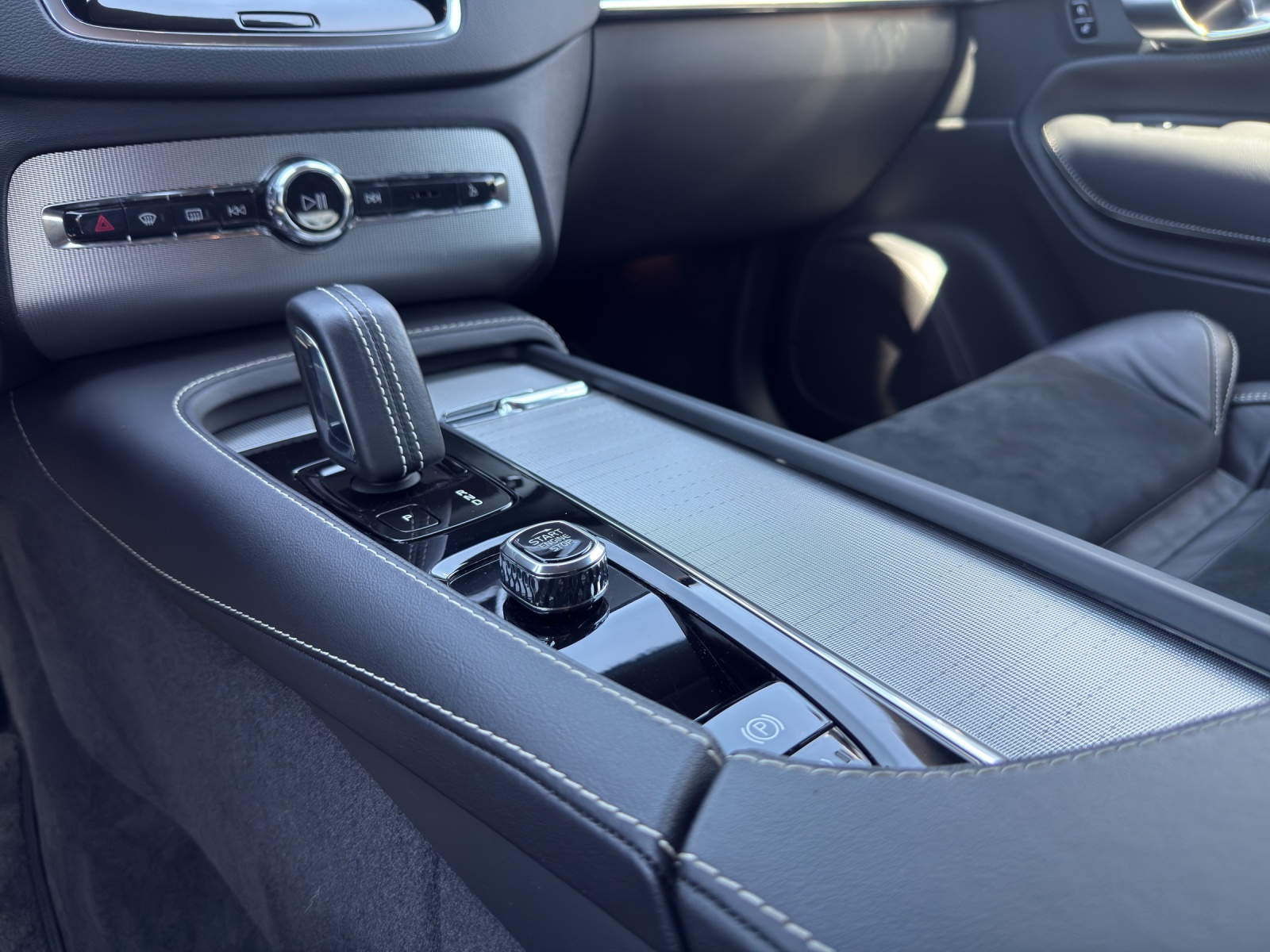 VOLVO XC90 2.0 T8 TE R-Design 7P. eAWD-image-11