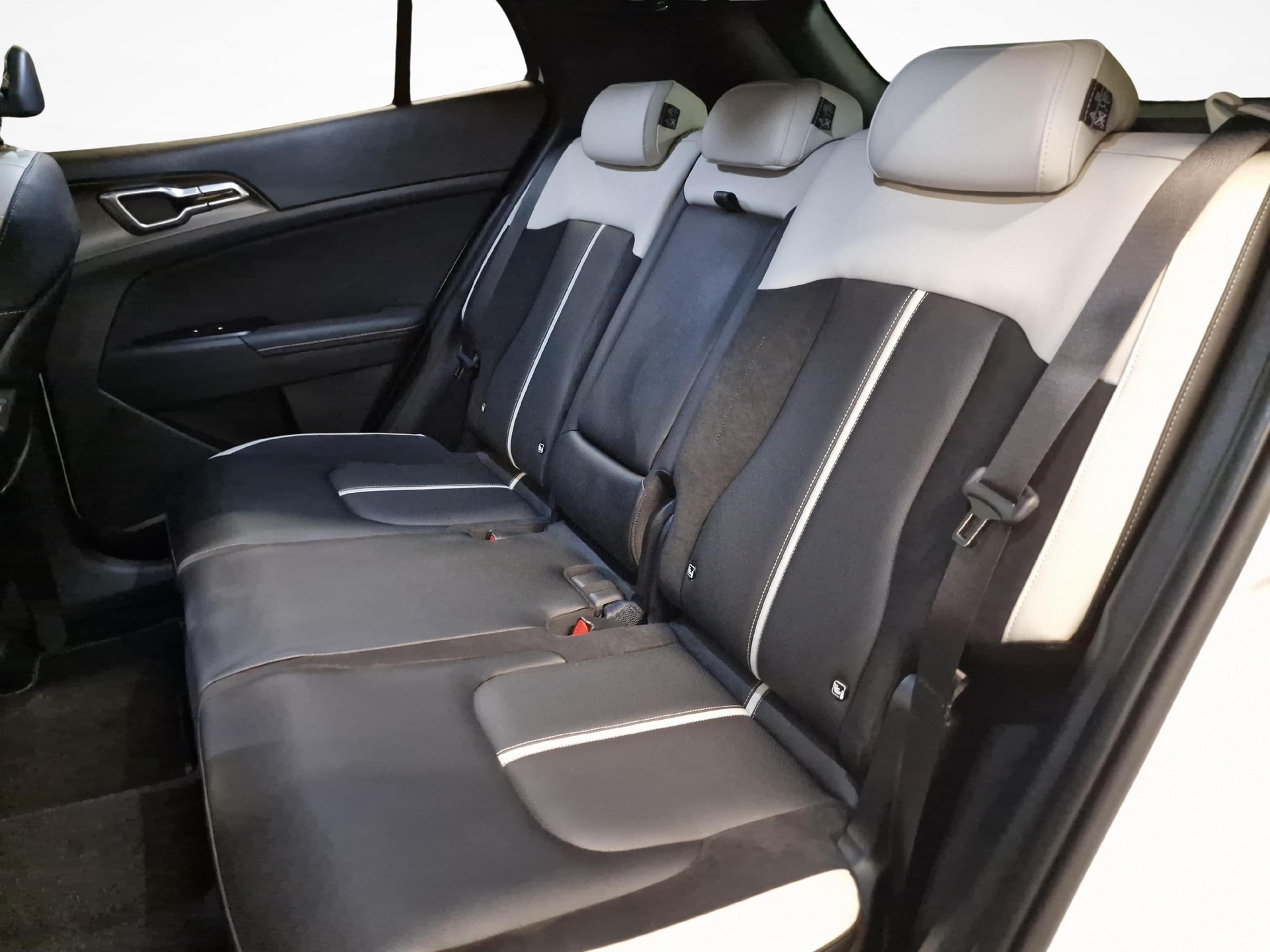 KIA Sportage 1.6 T-GDi Hybrid GT-Line-image-10