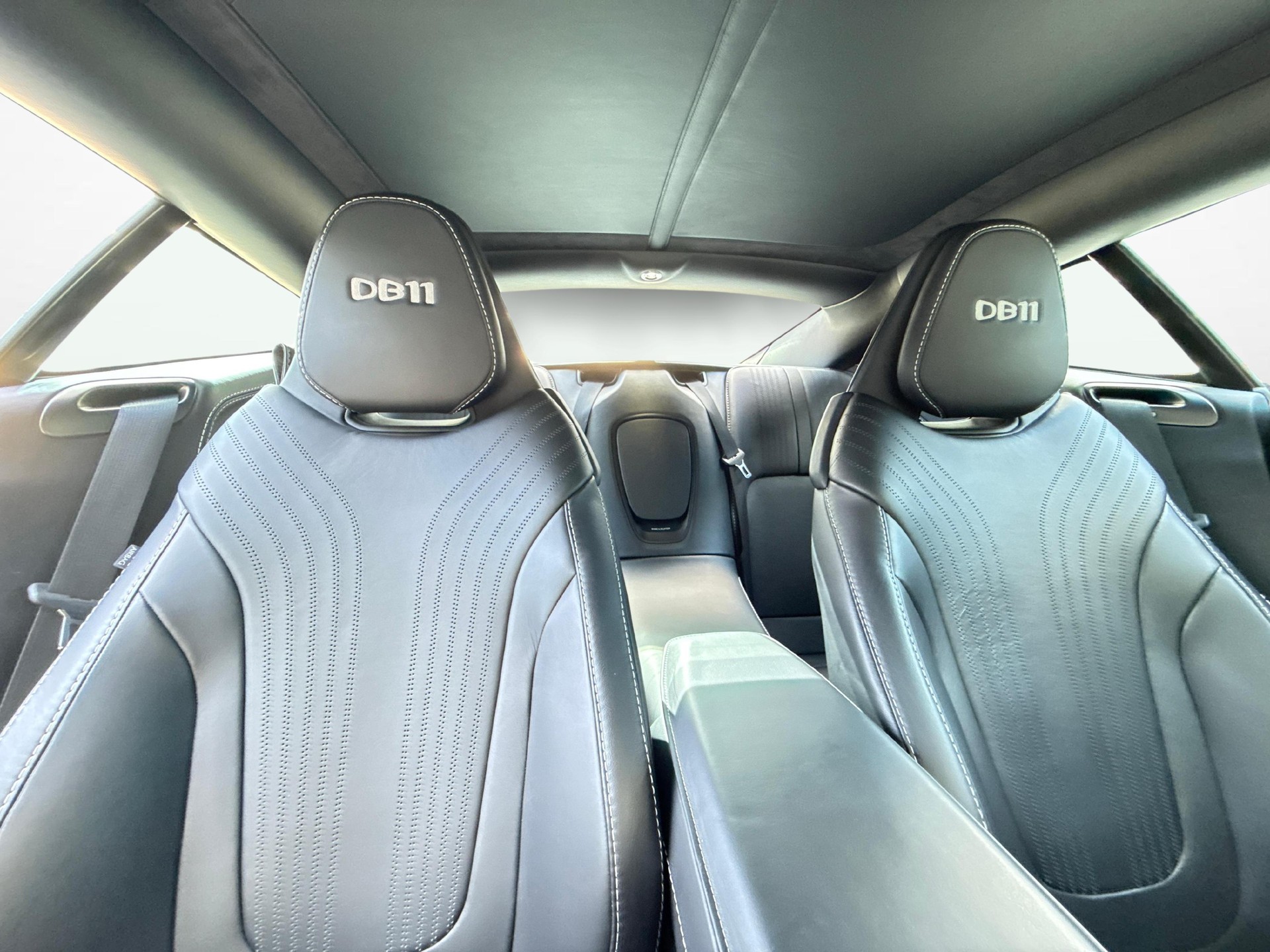 ASTON MARTIN DB11 Coupé 5.2 V12 Bi-Turbo-image-10