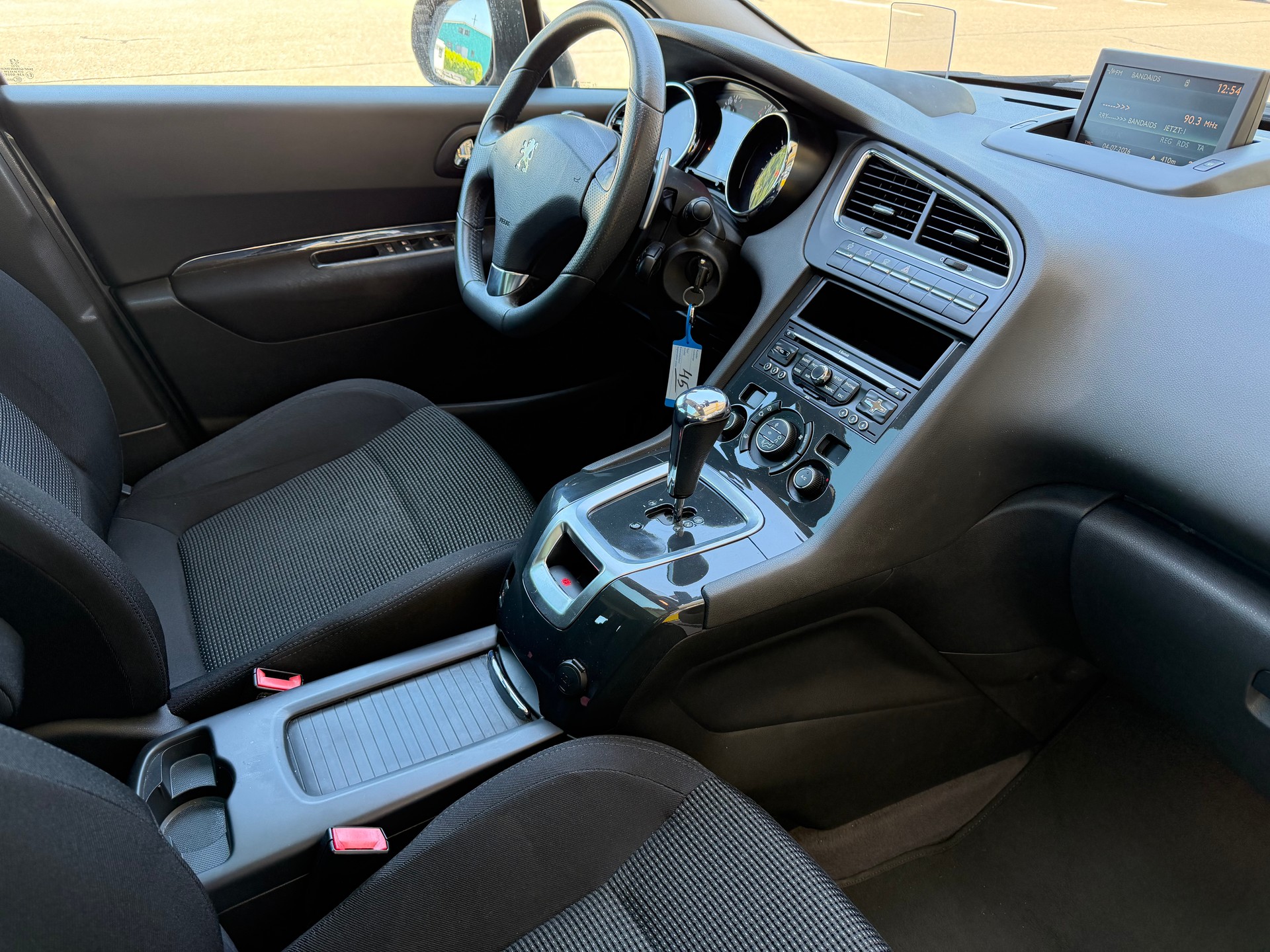 PEUGEOT 5008 1.6 HDI Business EGS6-image-7