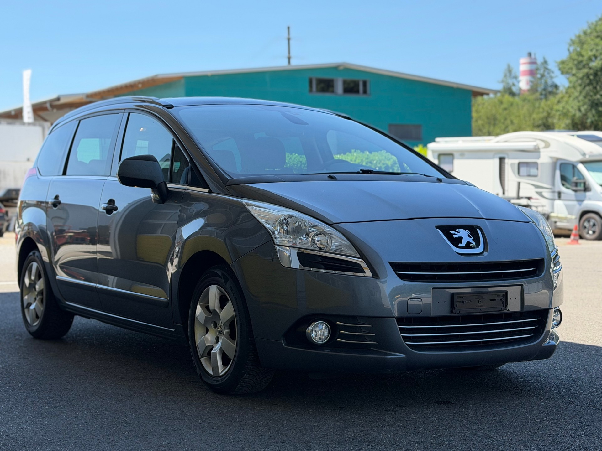 PEUGEOT 5008 1.6 HDI Business EGS6