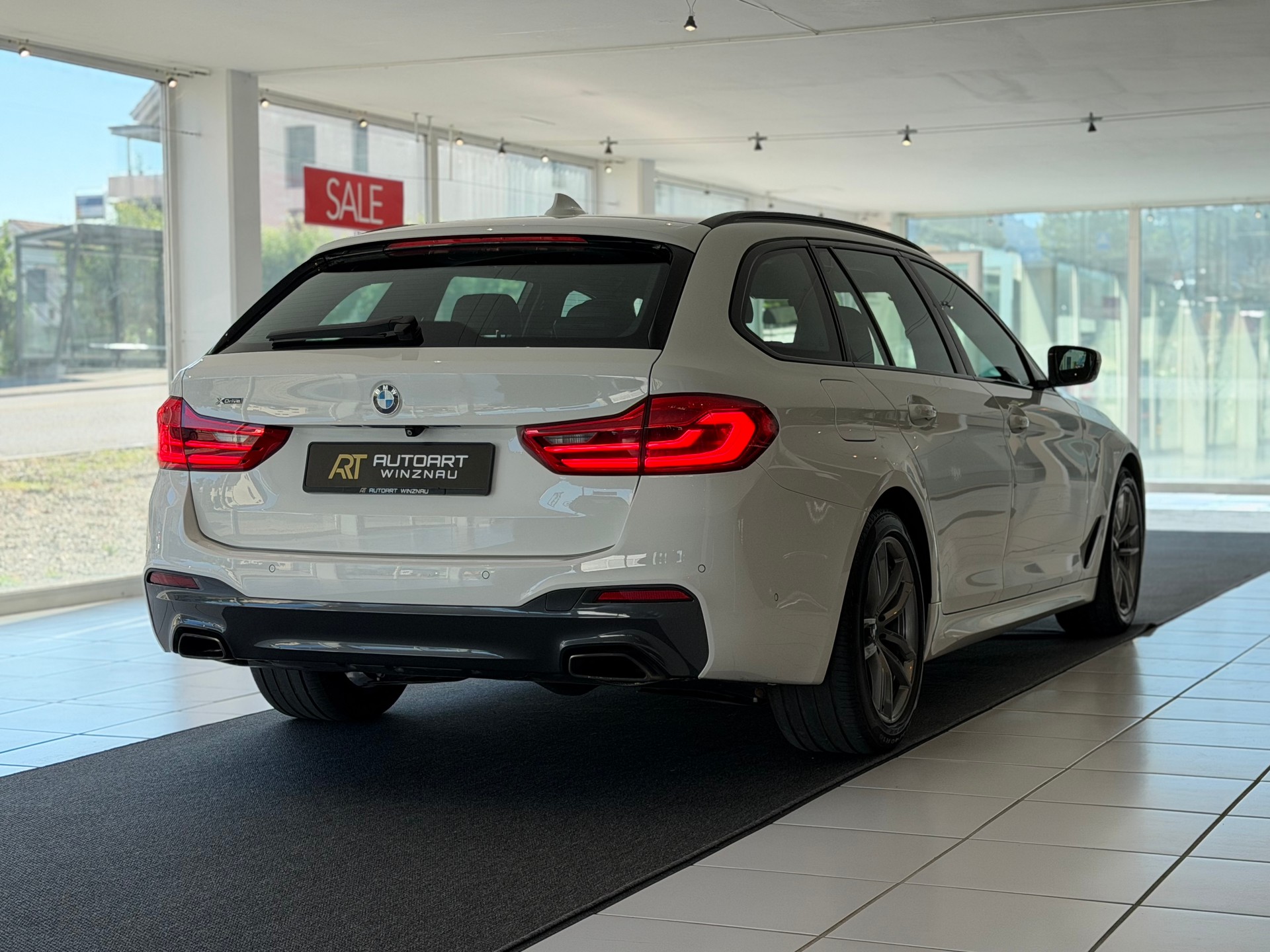 BMW 520d xDrive M Sport Touring Steptronic **Frisch ab MFK**-image-6