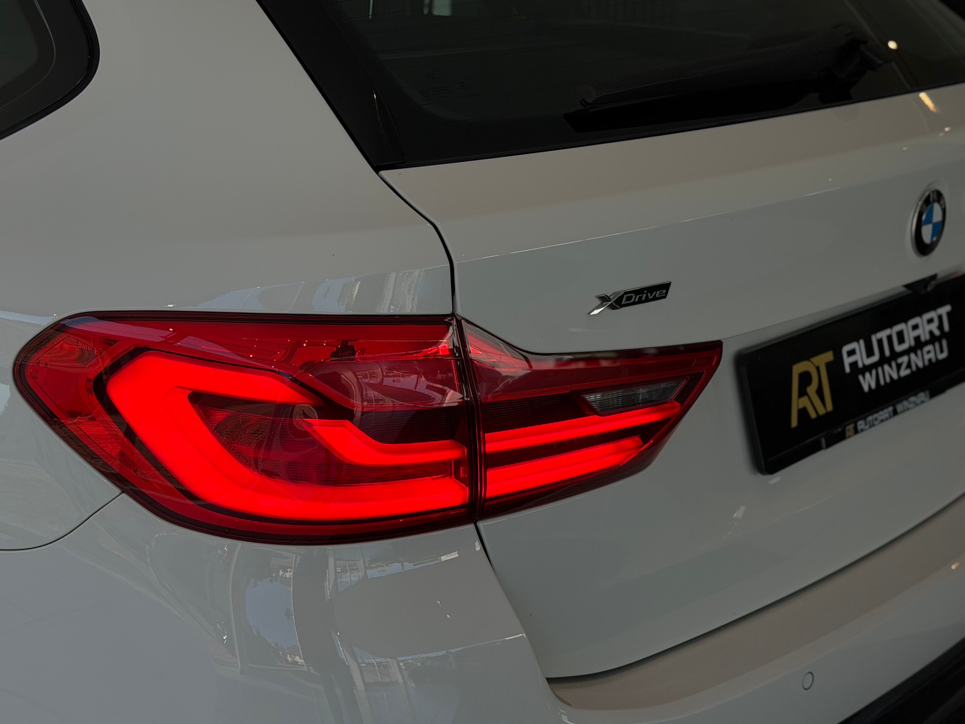 BMW 520d xDrive M Sport Touring Steptronic **Frisch ab MFK**-image-27