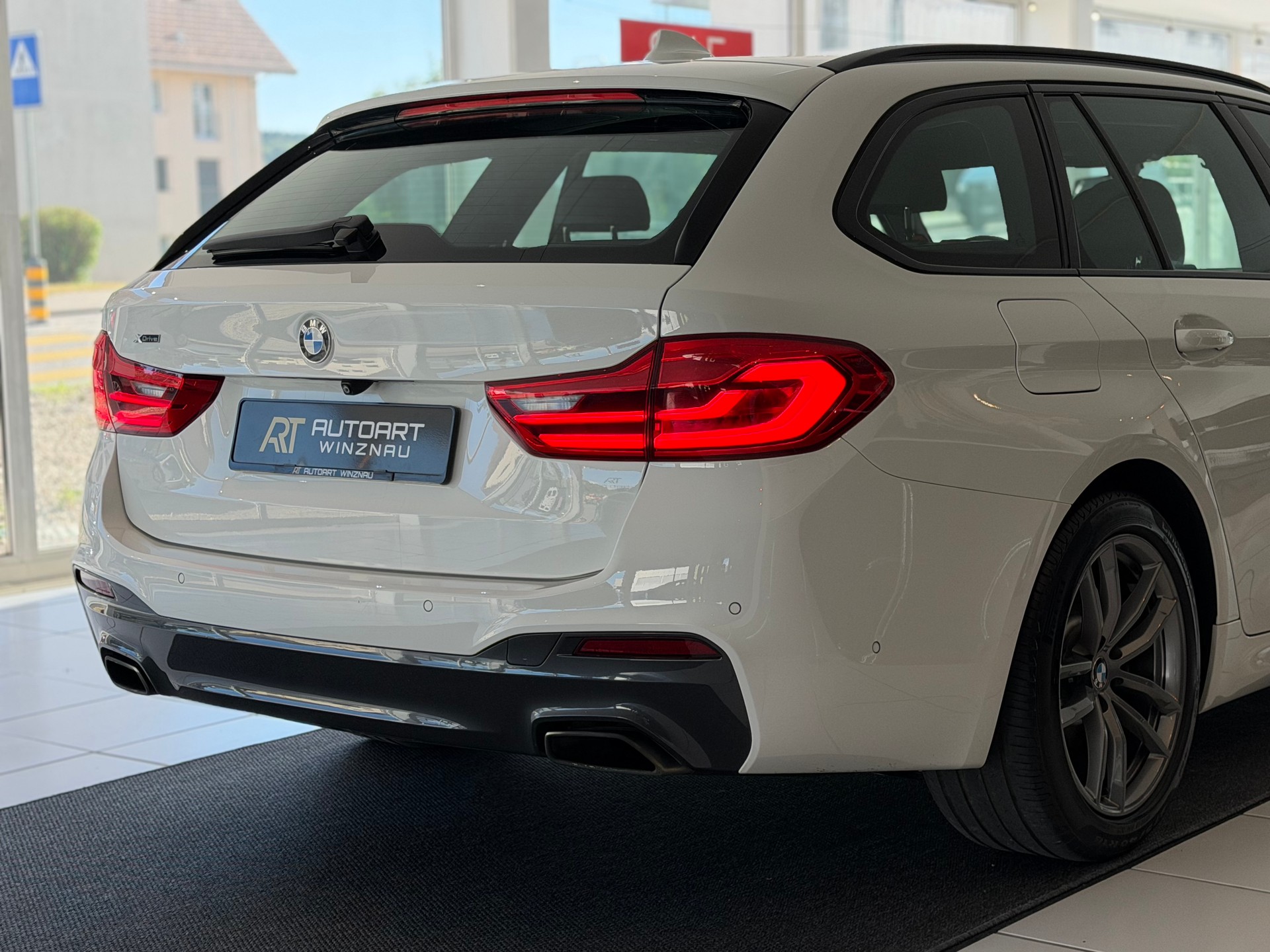 BMW 520d xDrive M Sport Touring Steptronic **Frisch ab MFK**-image-7
