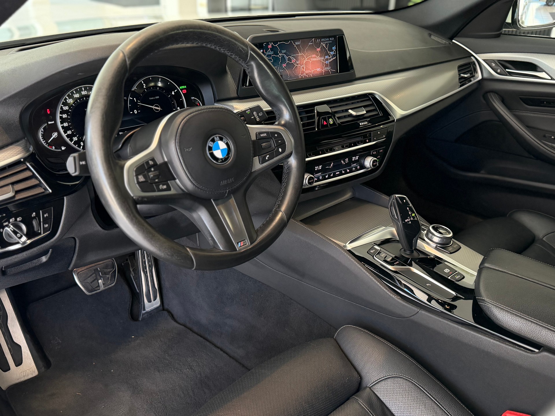 BMW 520d xDrive M Sport Touring Steptronic **Frisch ab MFK**-image-12