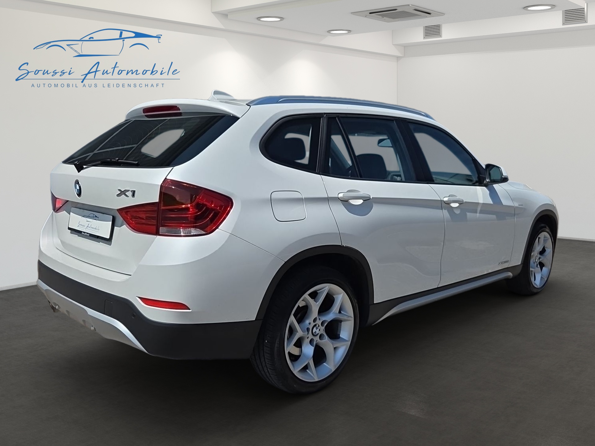 BMW X1 xDrive 20i Steptronic-showroom-element-2