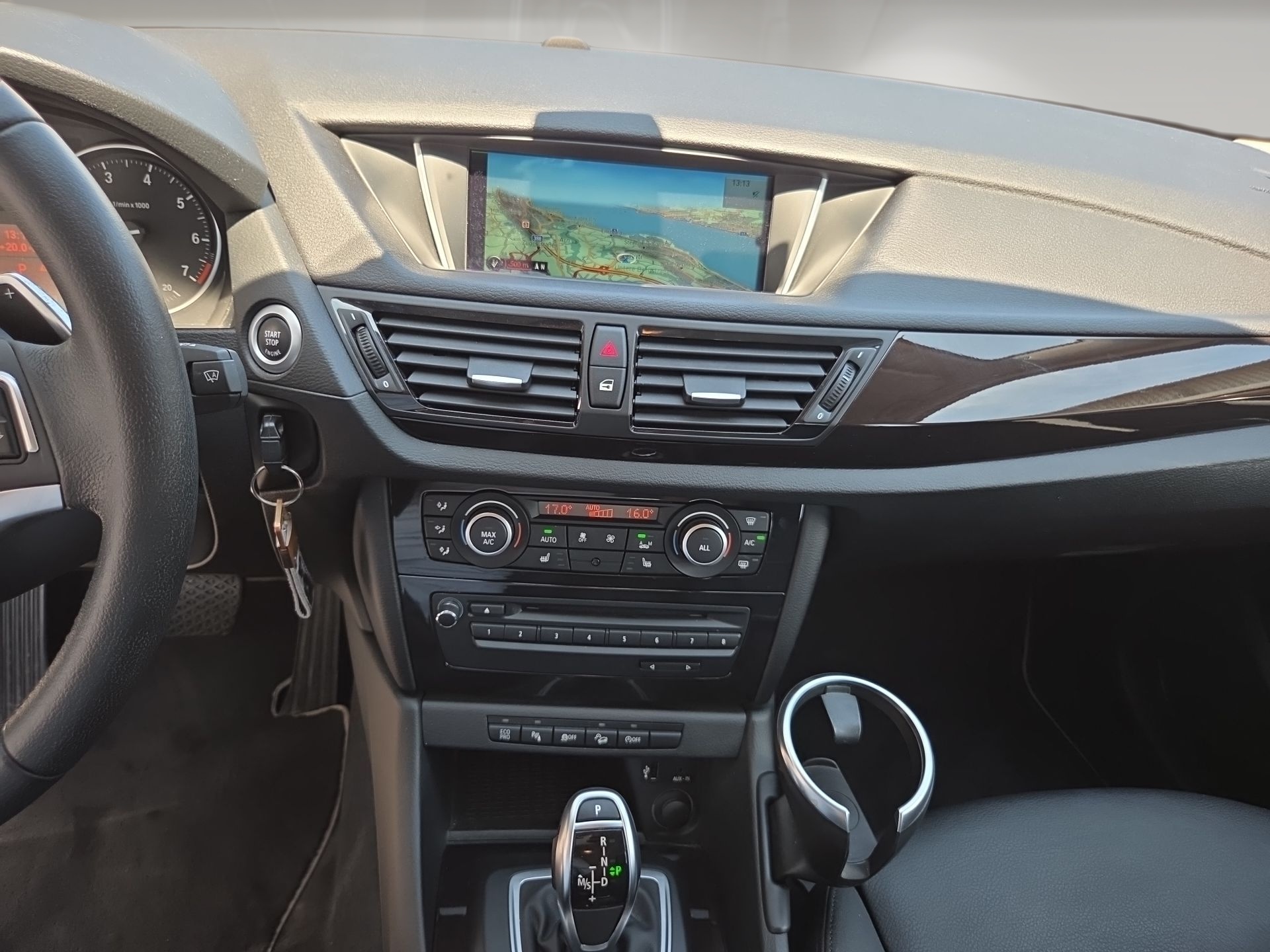 BMW X1 xDrive 20i Steptronic-image-8